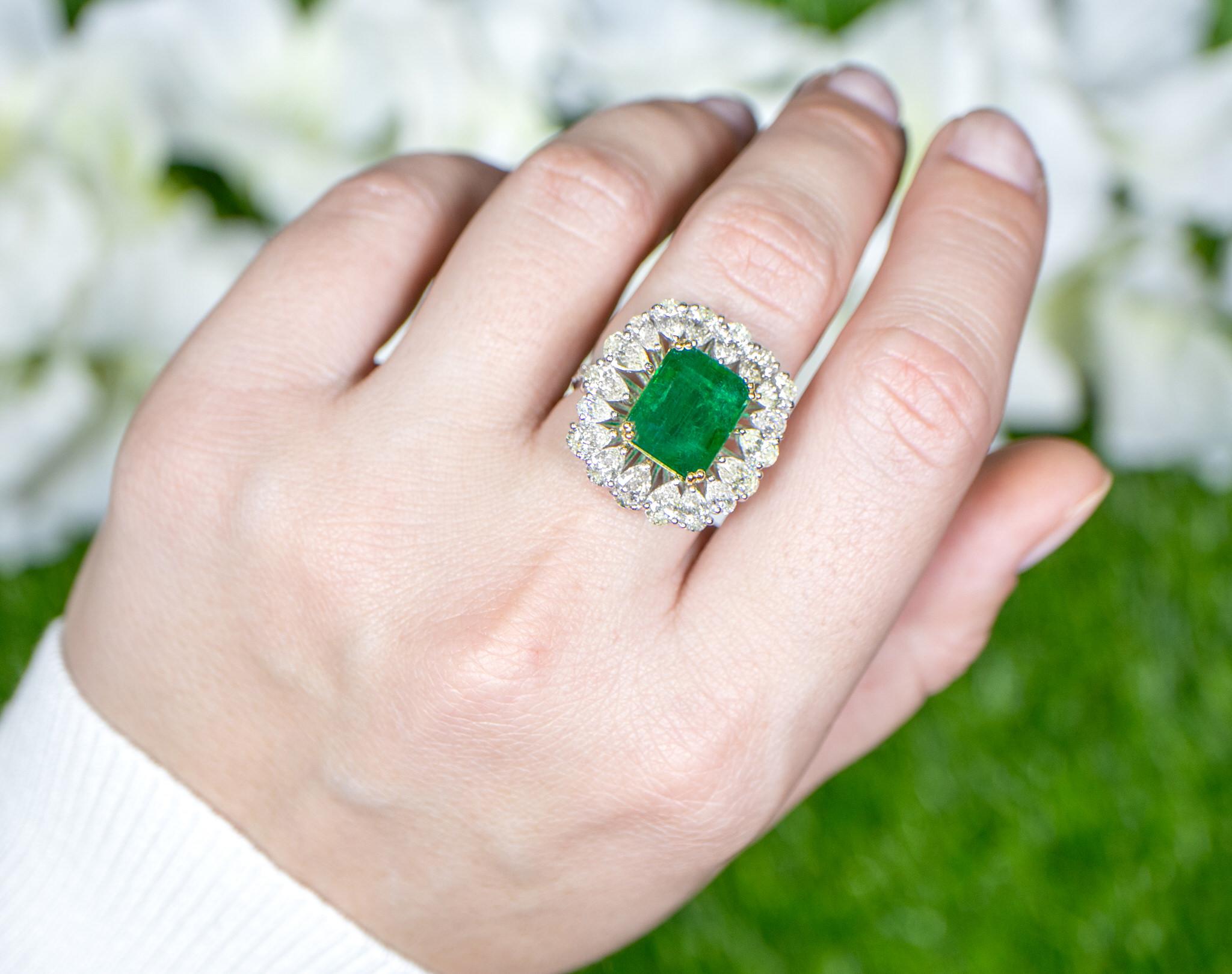 IDL Certified Emerald Ring With Pear Diamond Halo 8.15 Carats 18K Gold For Sale 1