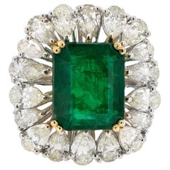 Anillo Esmeralda Certificado IDL Con Halo De Diamantes Pera 8,15 Quilates Oro 18K