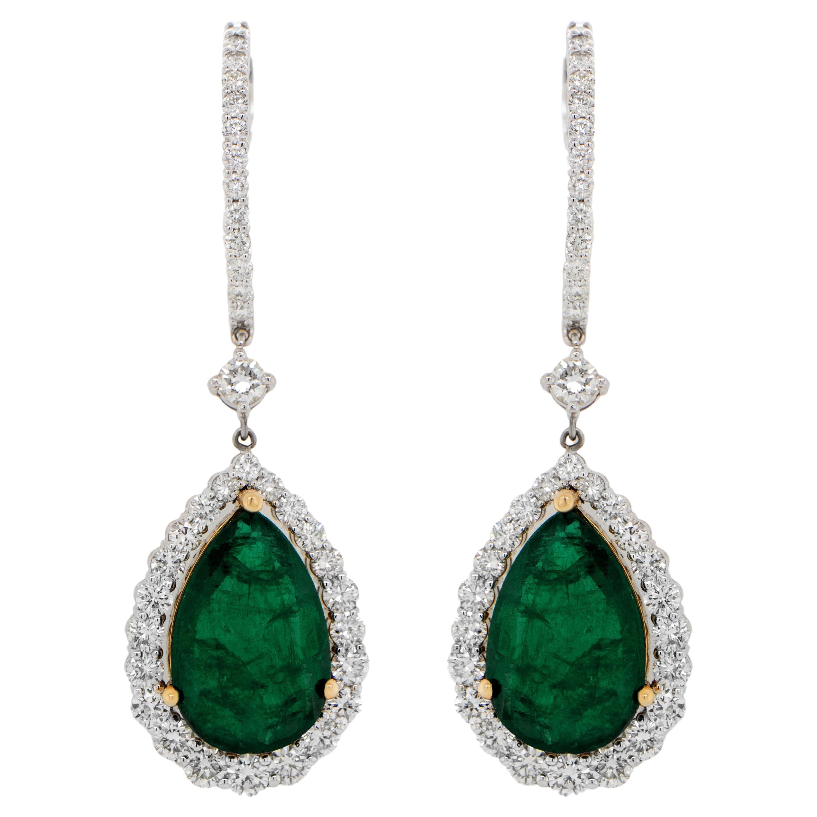 IDL Certified Pear Cut Emerald Dangle Earrings Set with Diamonds 18 Carats 18K For Sale