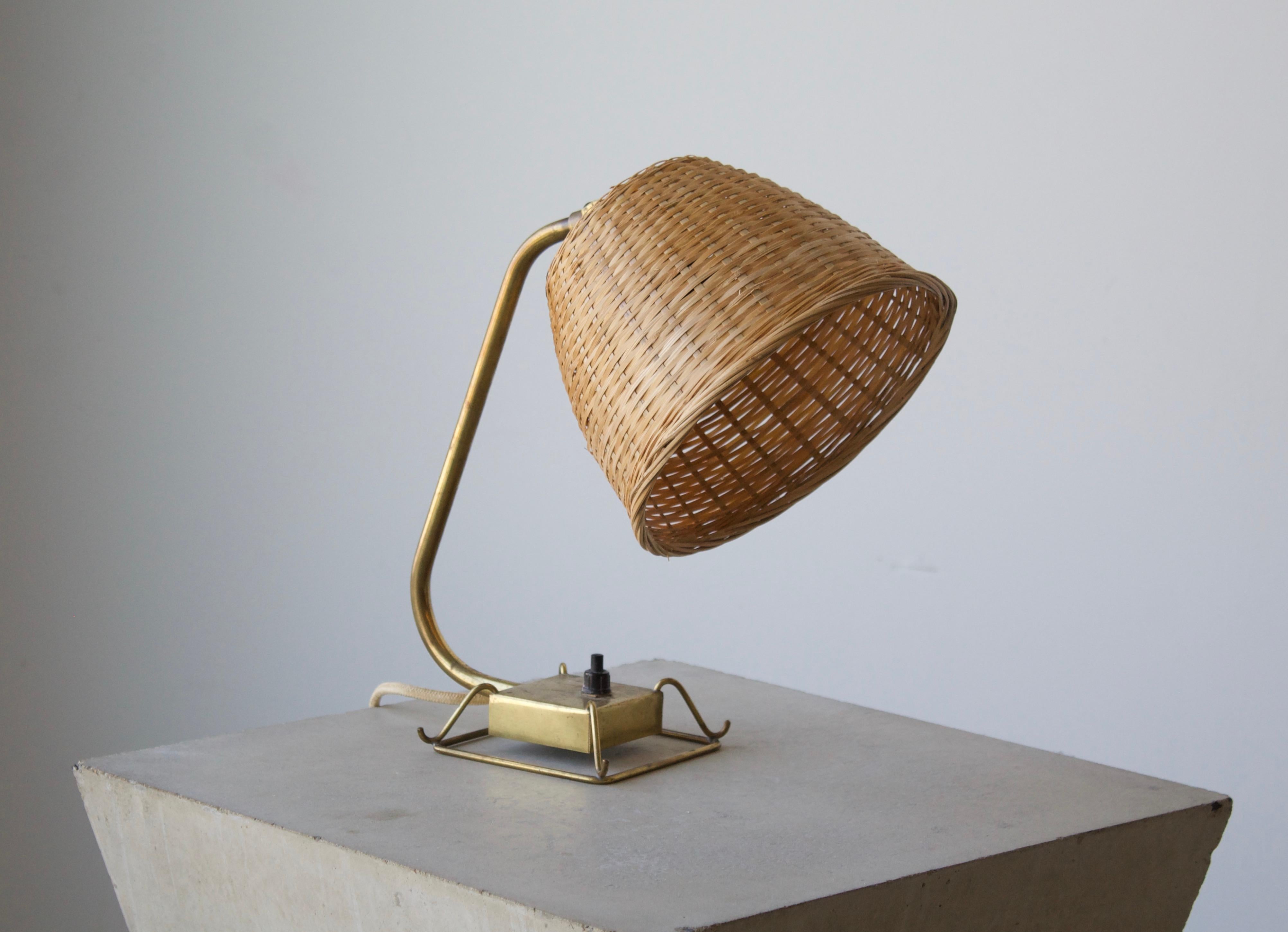 Mid-Century Modern Idman, Adjustable Table Lamp, Brass, Rattan, Finland, 1950s