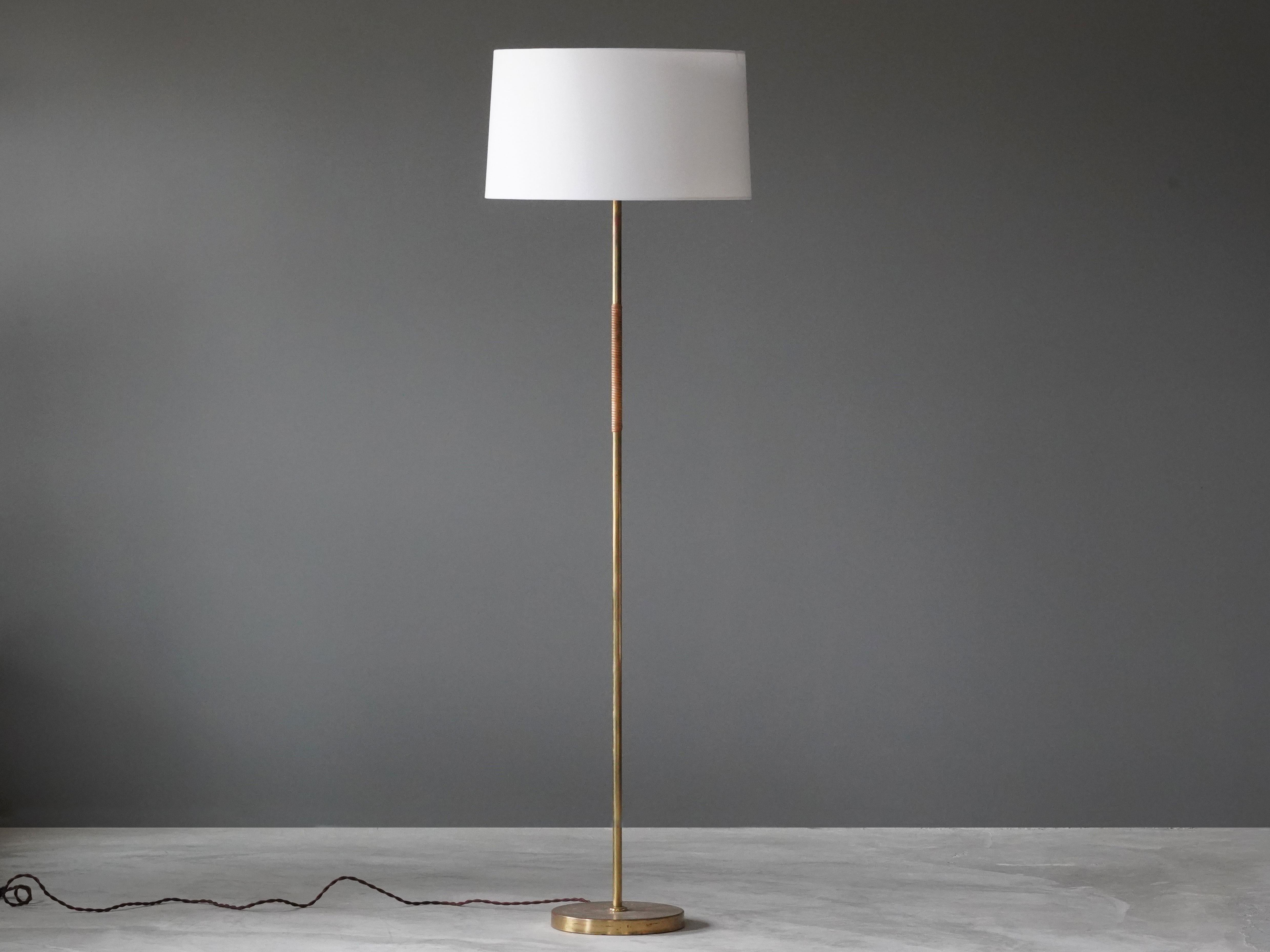 A highly modernist Finnish floor lamp. Produced by Idman Oy and stamped. Designers affiliated with the firm include Paavo Tynell, Tapio Wirkkala, Mauri Almari and Maria Lindeman.

   