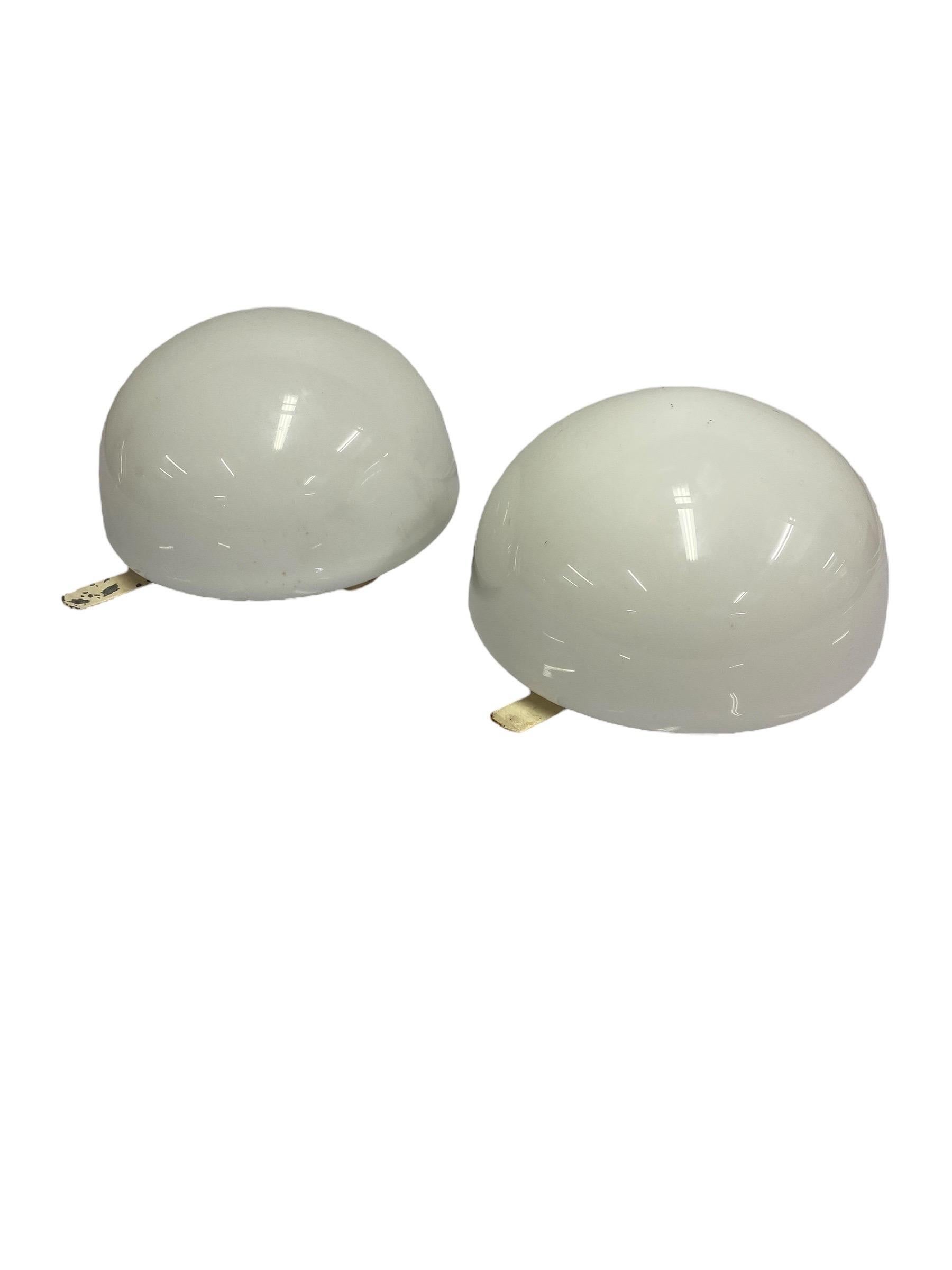 Plafonniers minimalistes Idman en verre opalin blanc Modèle 80113, années 1950 Bon état - En vente à Helsinki, FI