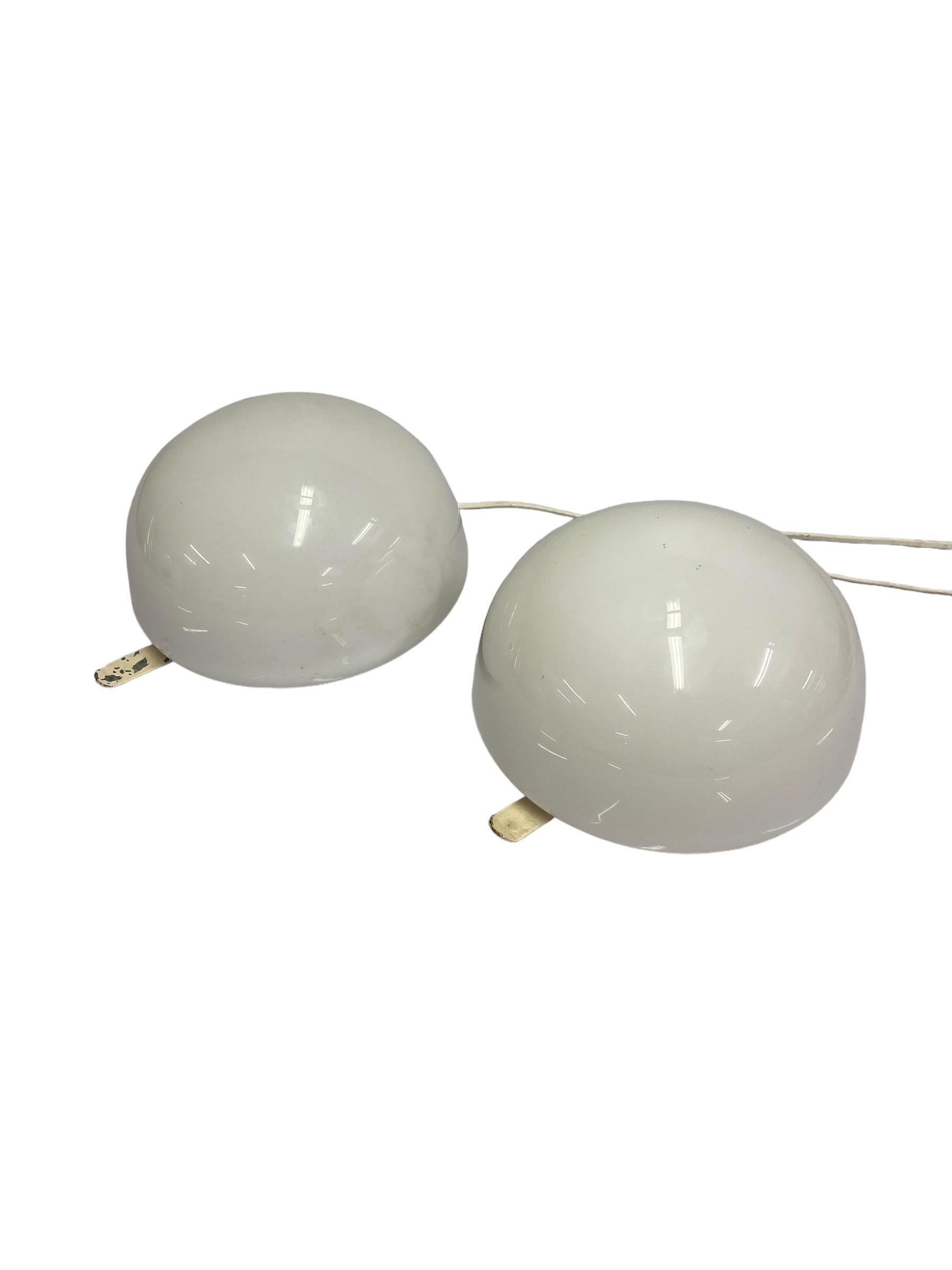 Milieu du XXe siècle Plafonniers minimalistes Idman en verre opalin blanc Modèle 80113, années 1950 en vente