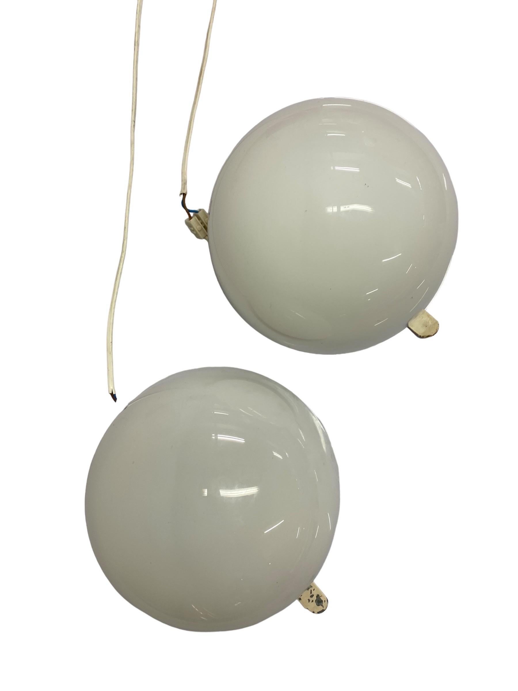 Métal Plafonniers minimalistes Idman en verre opalin blanc Modèle 80113, années 1950 en vente