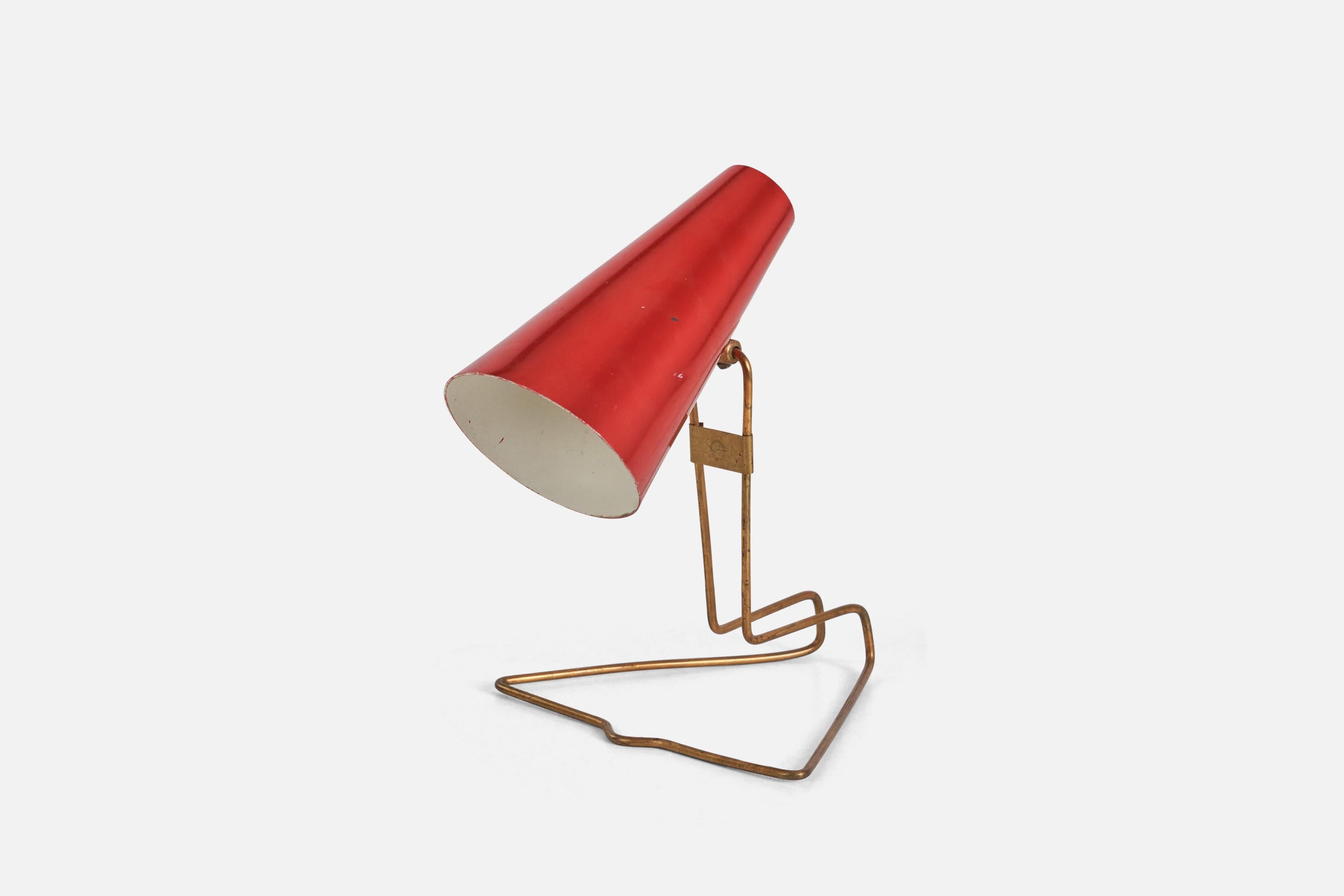 A brass and red-lacquered metal, adjustable table lamp designed and produced by Idman Oy, Finland, 1950s.

Dimensions variable, measured as illustrated in first image.

Socket takes E-14 bulb.

There is no maximum wattage stated on the