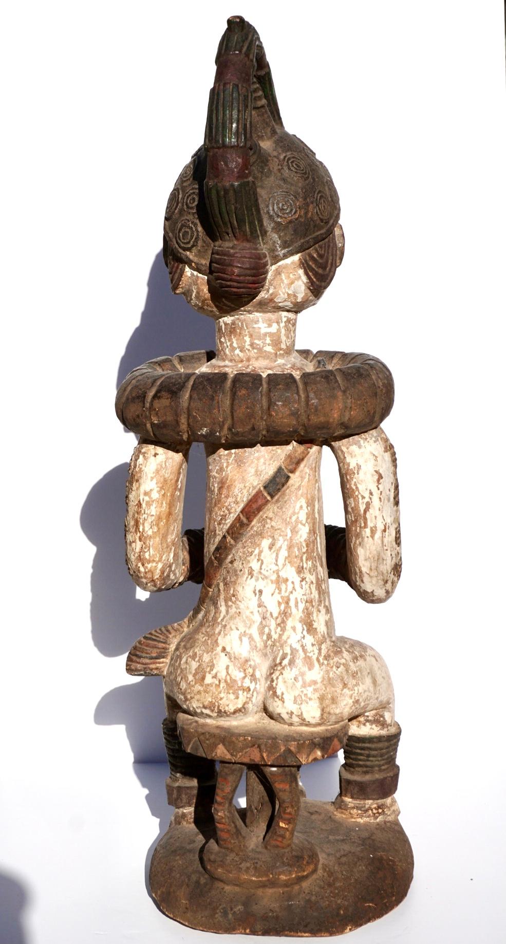 Idoma Ido Nigerian Carved Wood Figure Of A Seated Female  For Sale 1