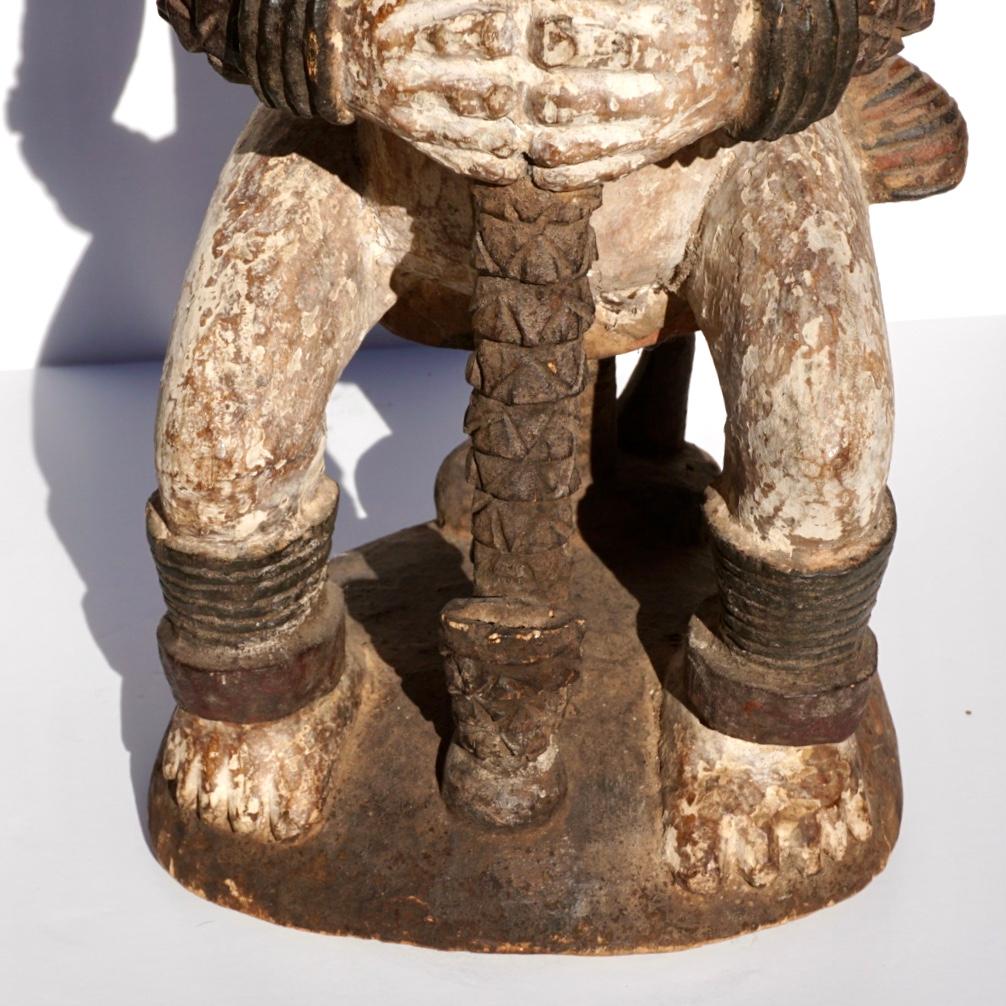 Idoma Ido Nigerian Carved Wood Figure Of A Seated Female  For Sale 4