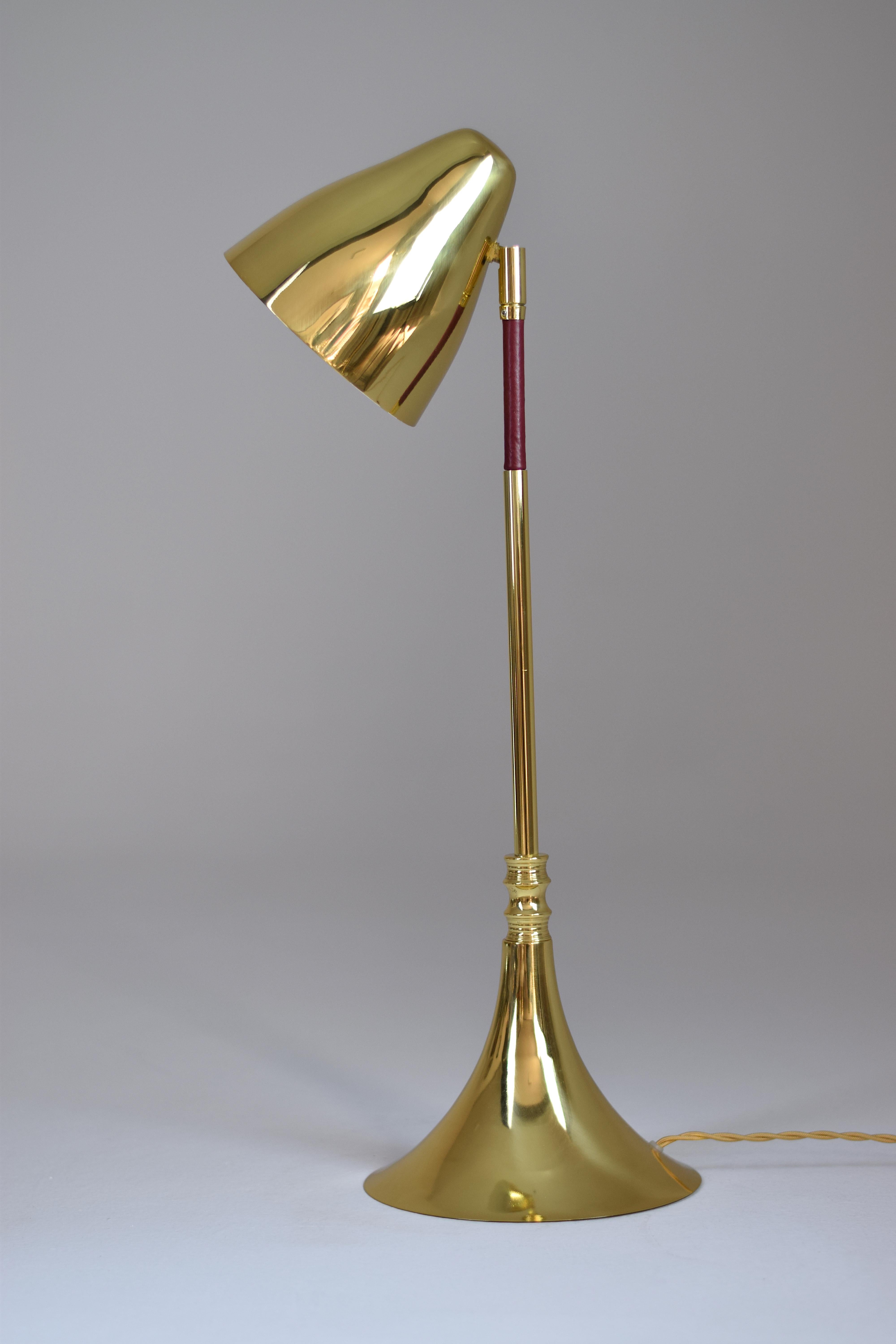 A table lamp designed in full solid brass with leather stitched detail at the top of the tubular stand. The conical shade-mounted with a moveable joint-di uses a warm light with a large focus.
1x60 W Max E14
230 V - LED Integrated 120 V - LED.

Flow