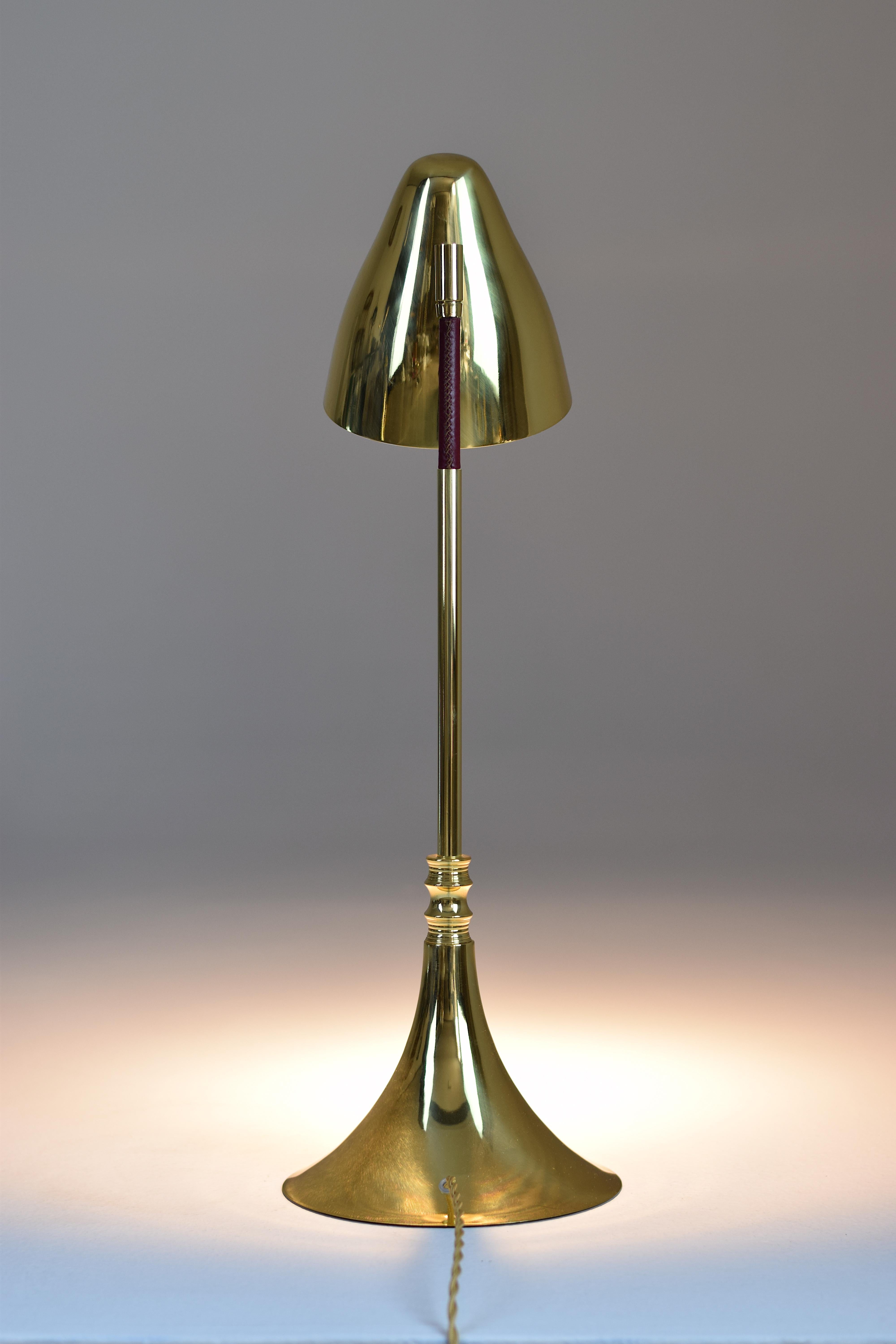 Laiton IDRIA-T1 lampe de bureau en laiton et cuir, collection Flow 2 en vente