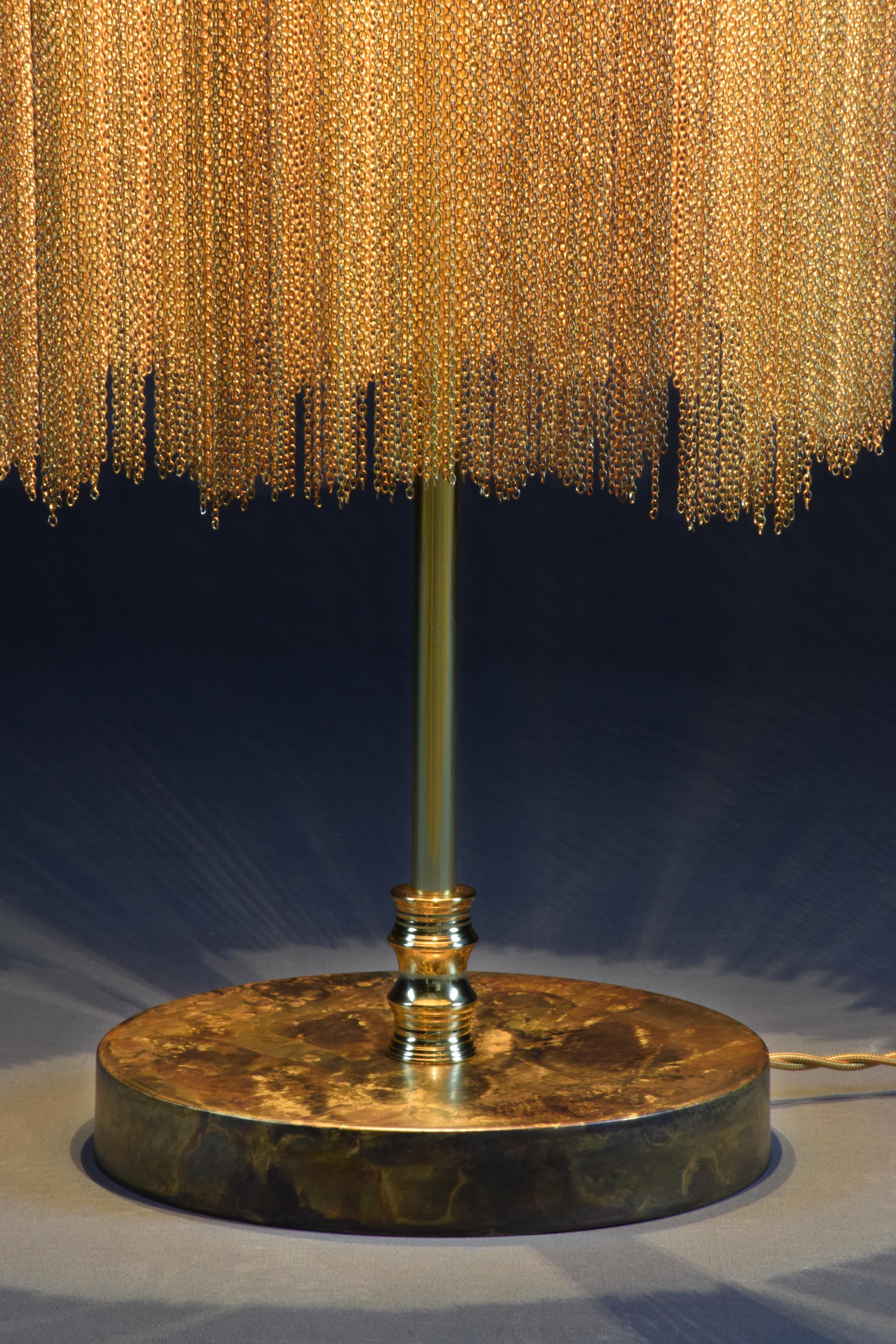 IDRIA-T3 Brass Chain Table Lamp, Flow 2 Collection In New Condition In Paris, FR