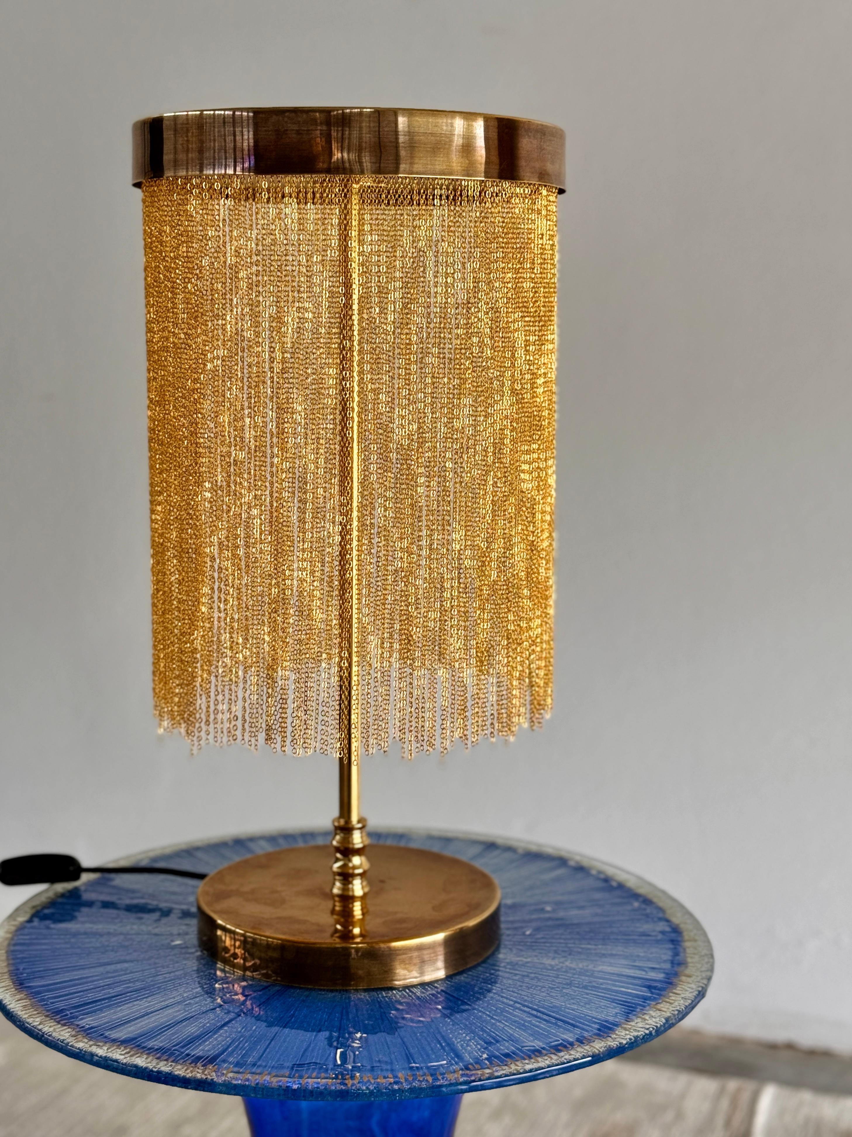 IDRIA-T3 Goldketten-Tischlampe von Jonathan Amar Studio (Moderne) im Angebot