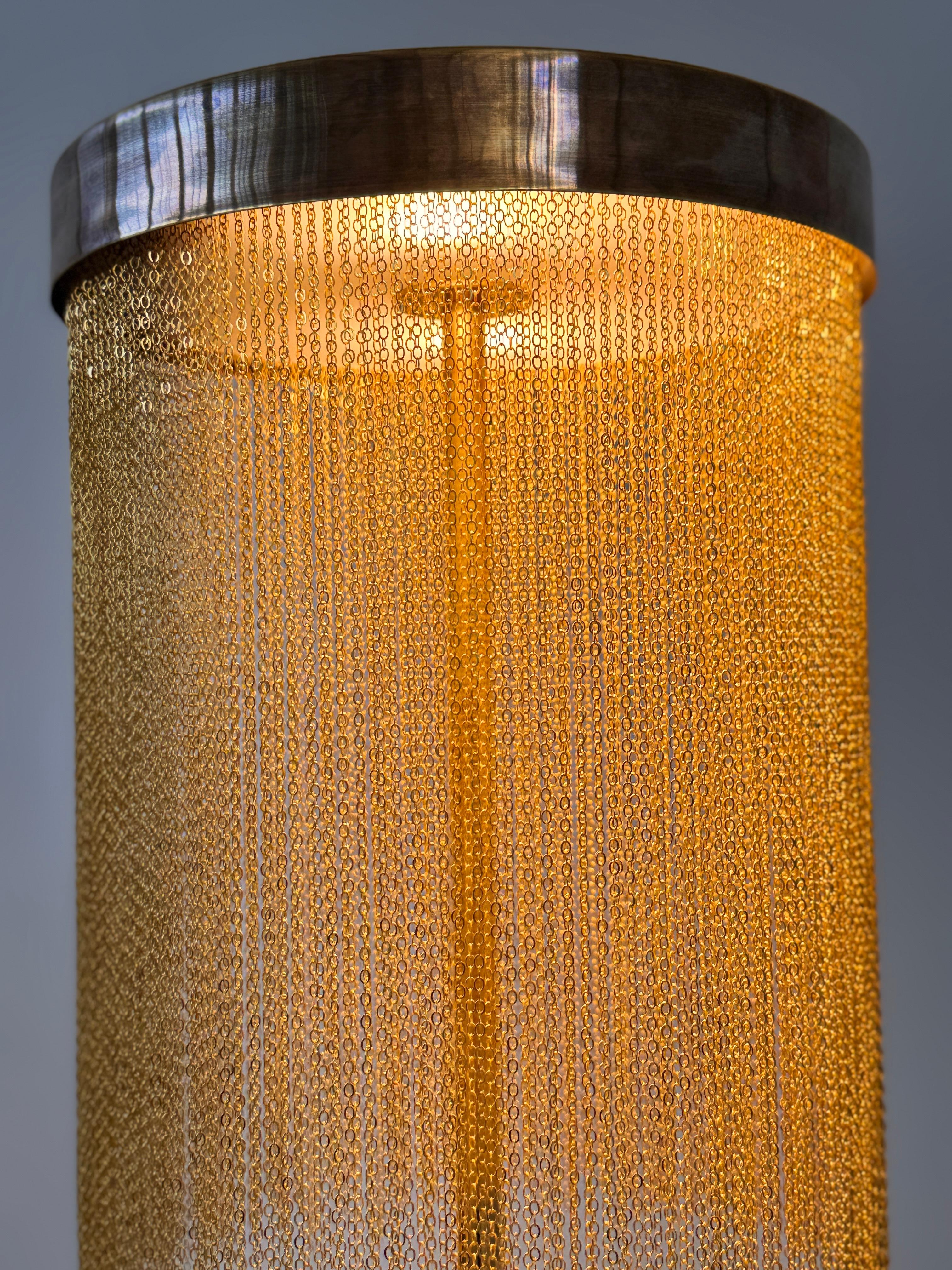 IDRIA-T3 Goldketten-Tischlampe von Jonathan Amar Studio (Portugiesisch) im Angebot