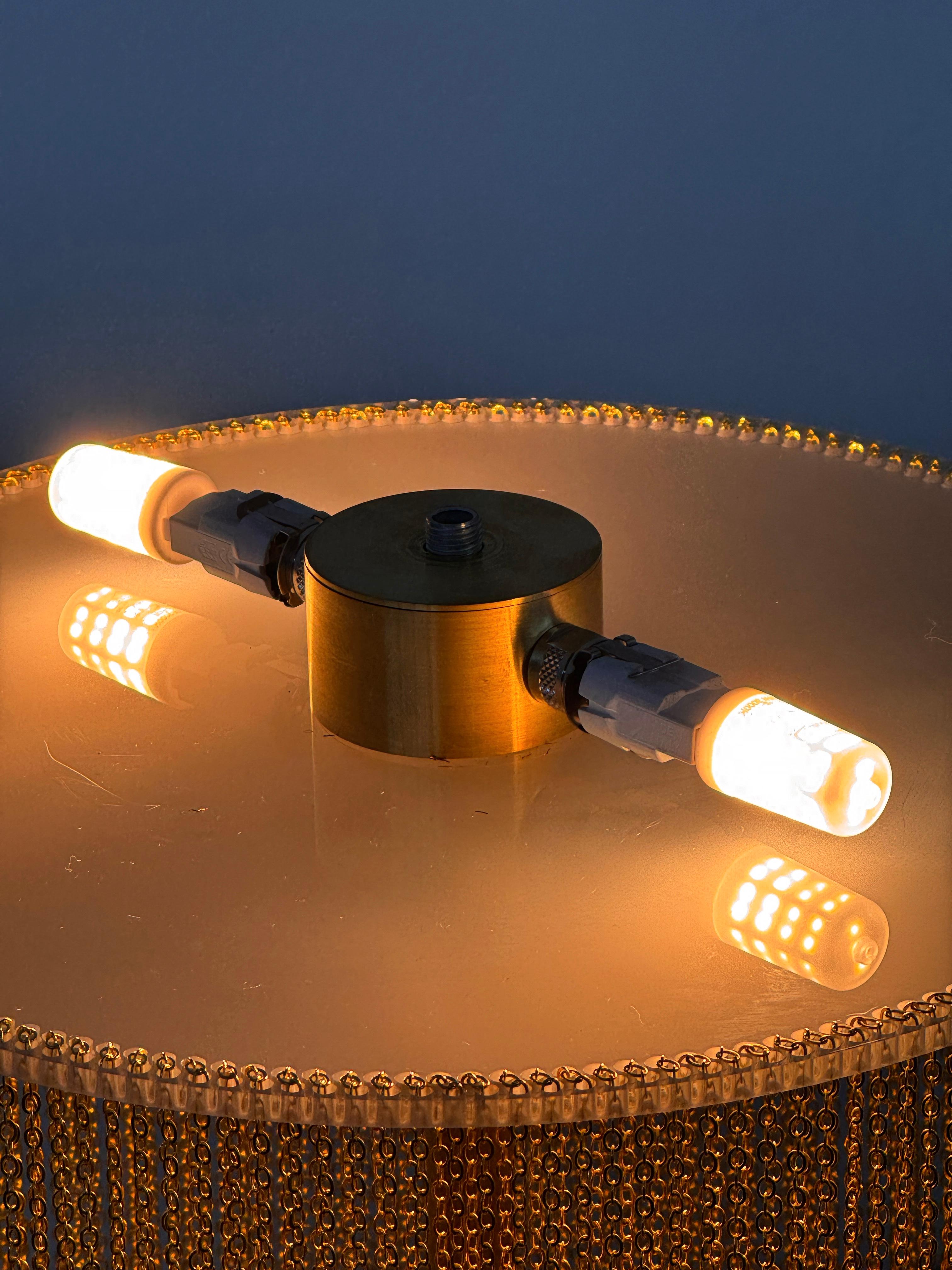 IDRIA-T3 Goldketten-Tischlampe von Jonathan Amar Studio im Angebot 1