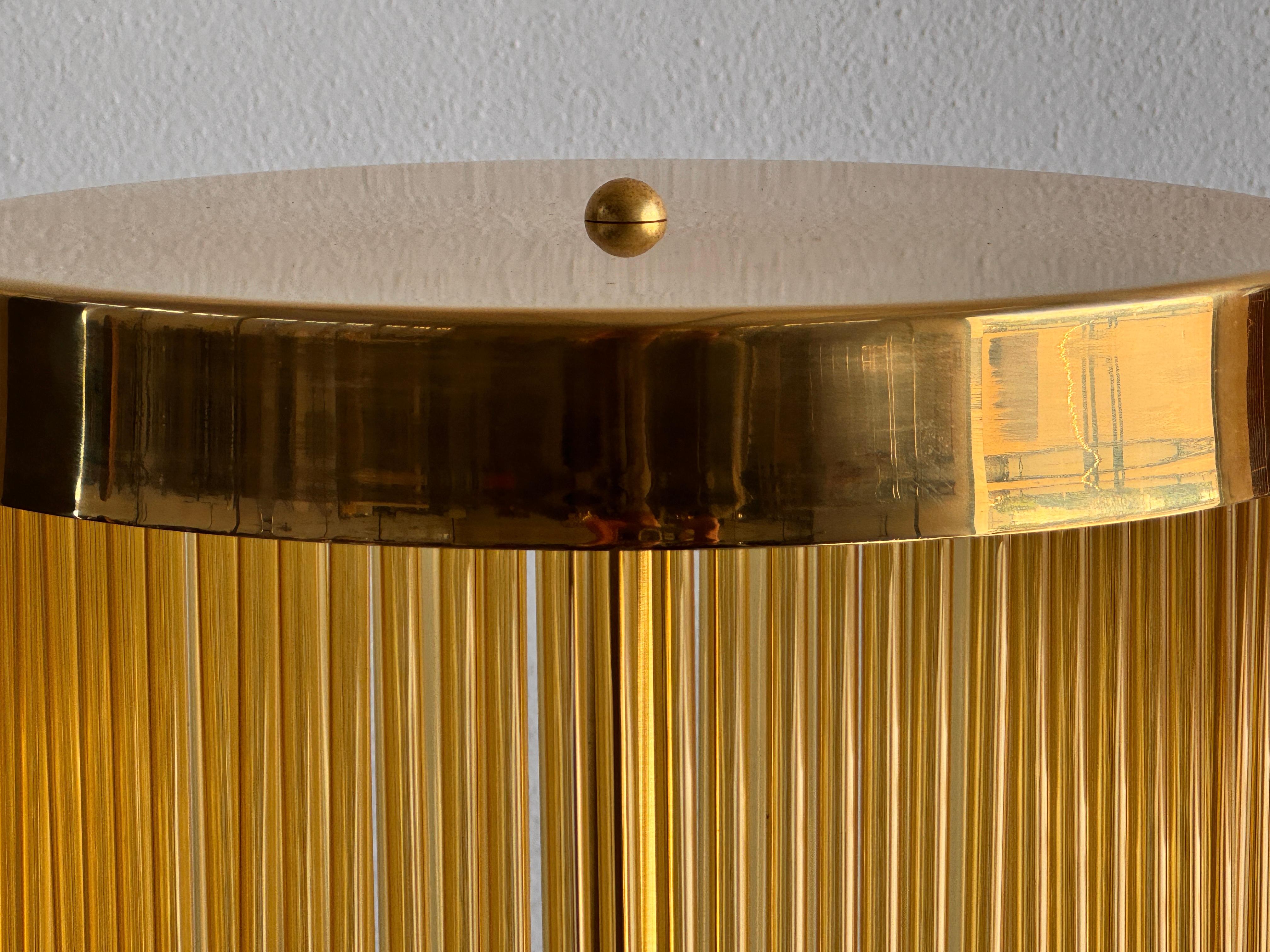 IDRIA-T2 Tischlampe aus Messing mit Tropfen aus Bernsteinglas (Portugiesisch) im Angebot