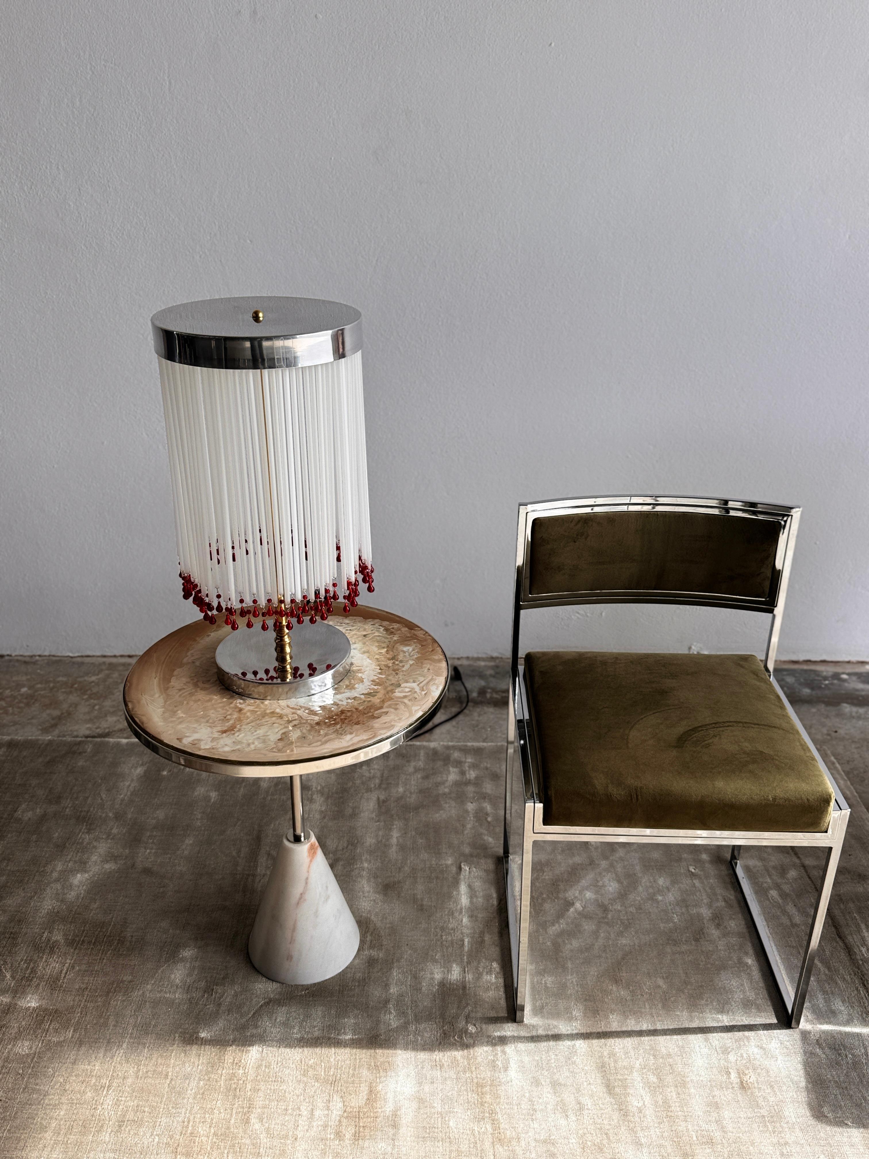 IDRIA-T2 Lámpara de sobremesa de latón niquelado con cristal blanco y gotas rojas Moderno en venta