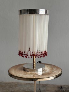IDRIA-T2 Lampe de table en laiton nickelé avec verre blanc et gouttes rouges