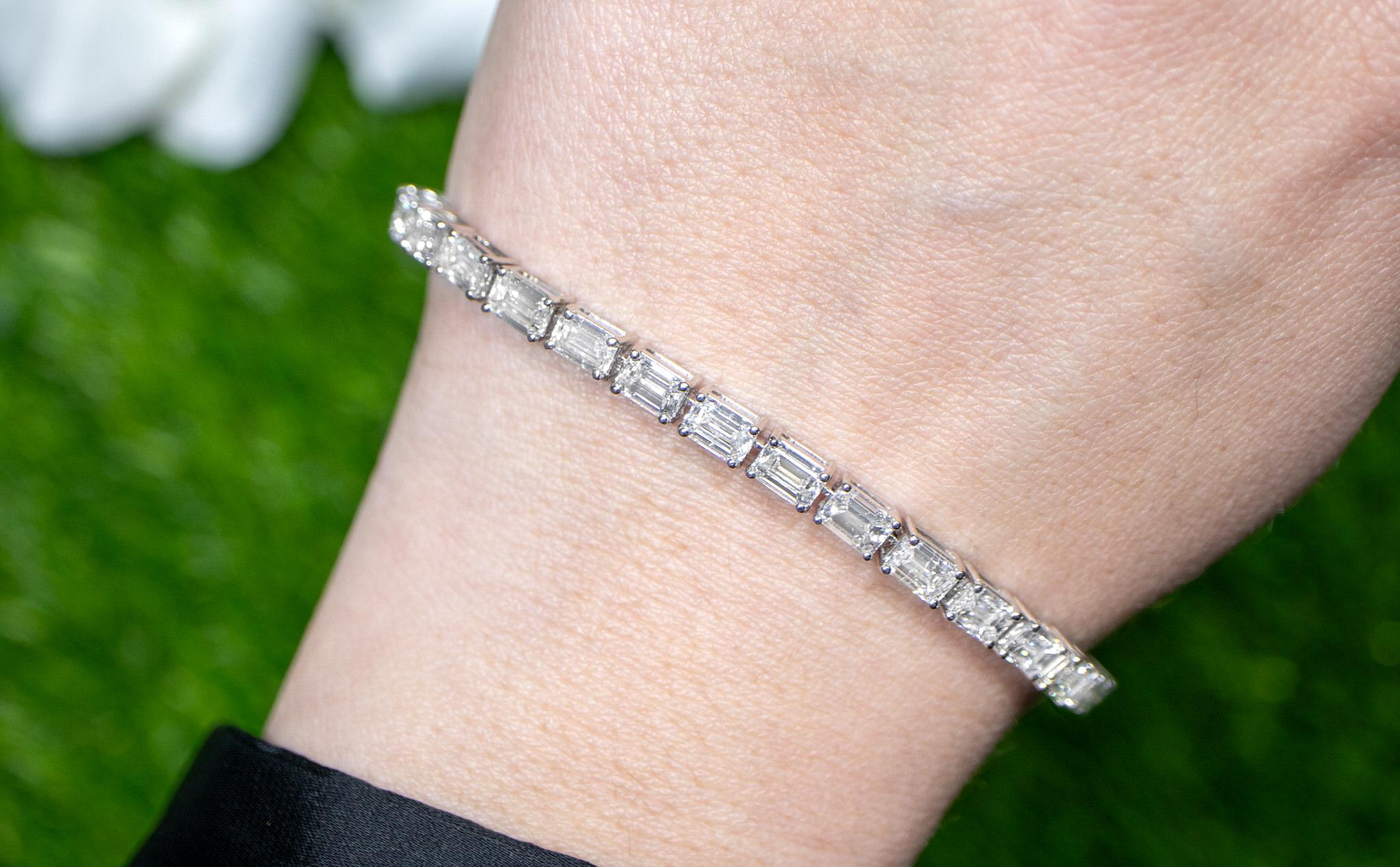 IDT Certified Diamond Tennis Bracelet Emerald Cut 12.27 Carats 18K Gold In New Condition For Sale In Laguna Niguel, CA