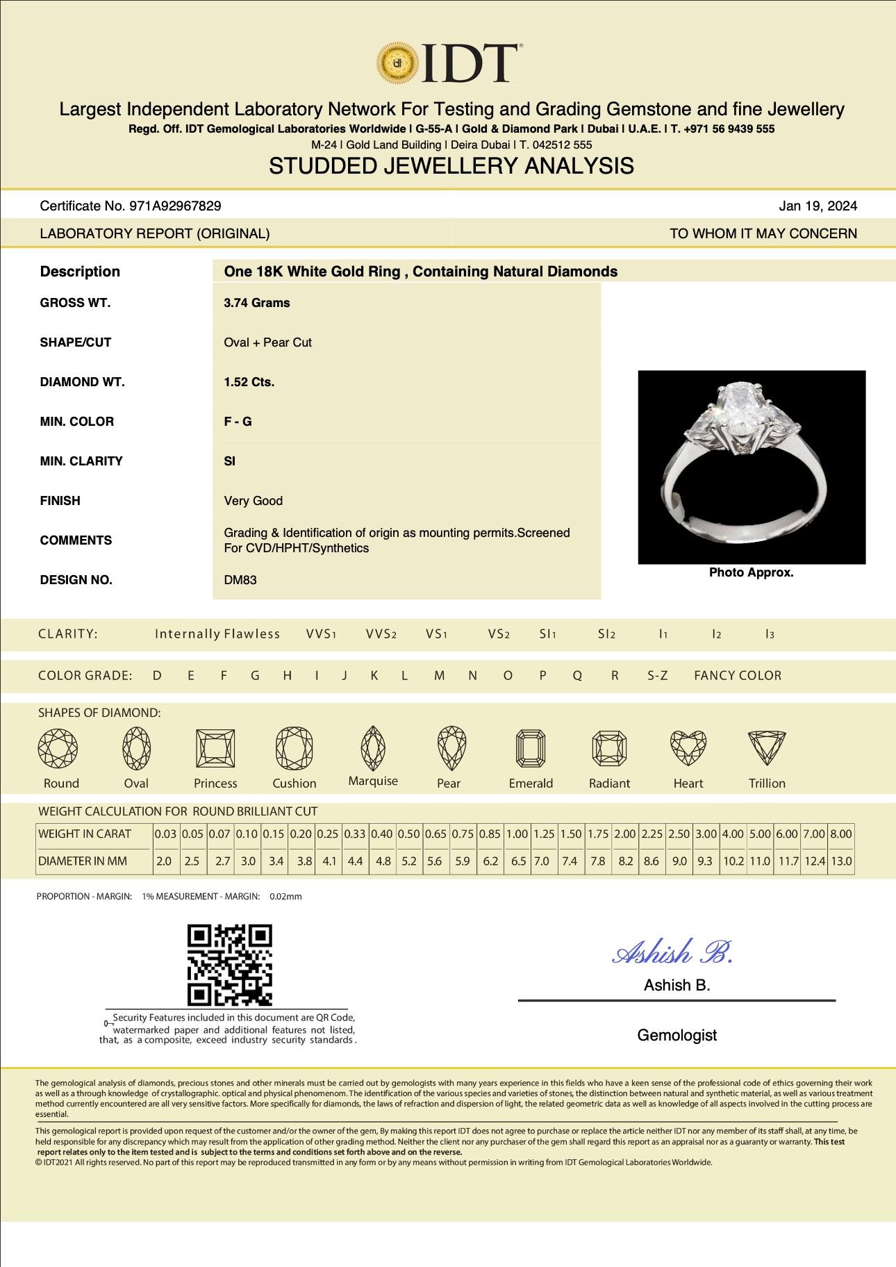Bague de fiançailles 18 carats avec diamant ovale certifié IDT et deux diamants latéraux 1,52 carats Unisexe en vente