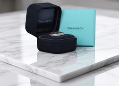Anillo de boda «Eternity» de Tiffany & Co. en platino con un diamante de 2,50 quilates de talla Asscher