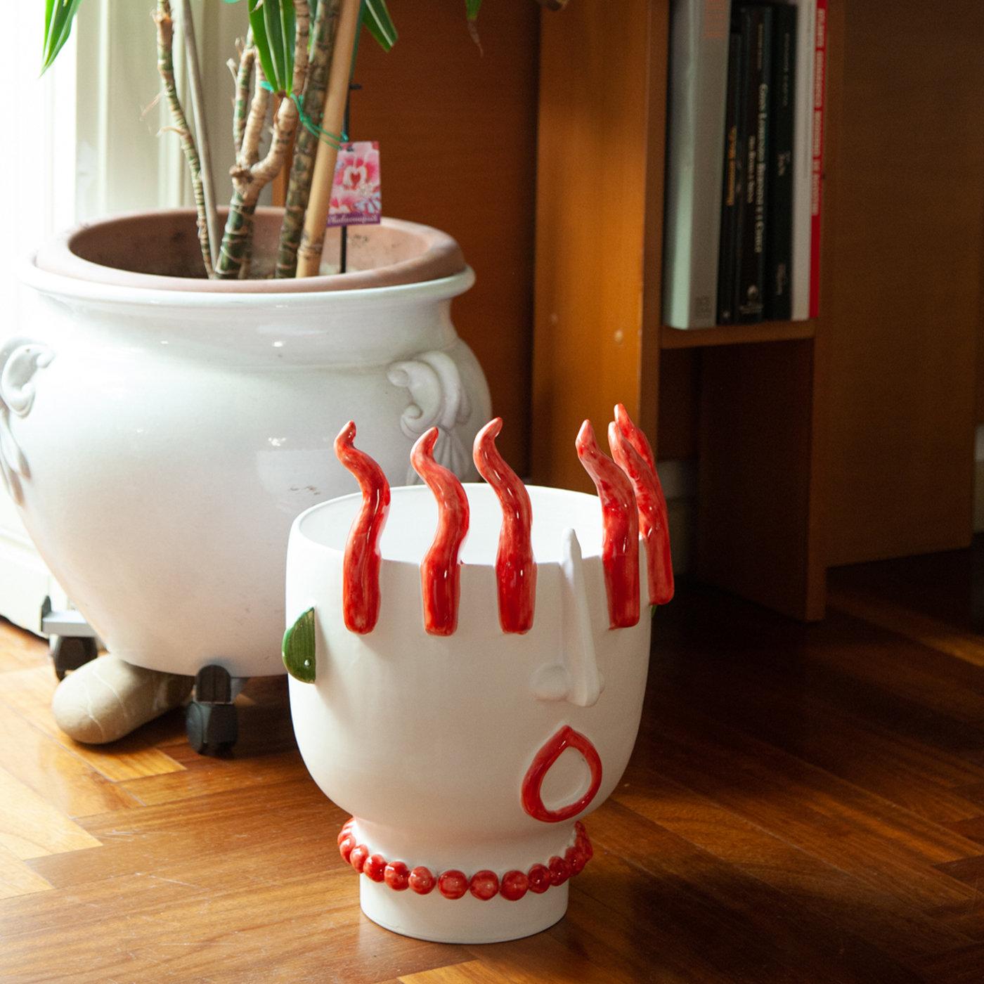 Céramique Vase Vendor of Peppers Head de Ifigenia Street en vente