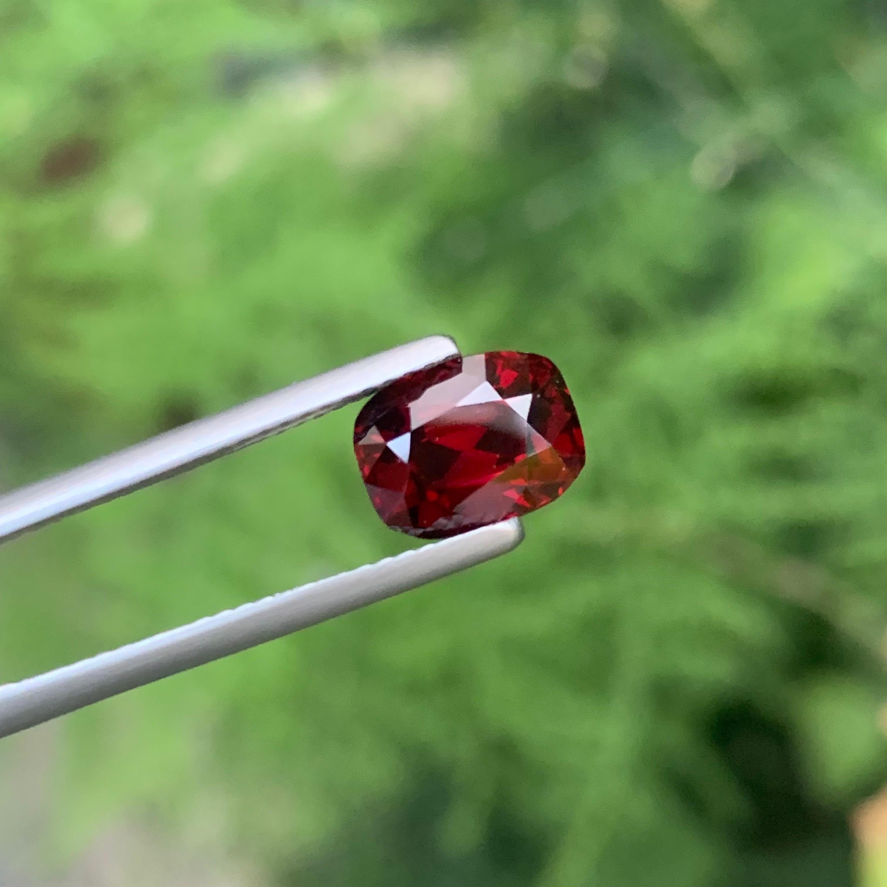 Gemma di taglio a cuscino di spinello rosso birmano naturale certificata IGA da 2,60 carati in vendita 5