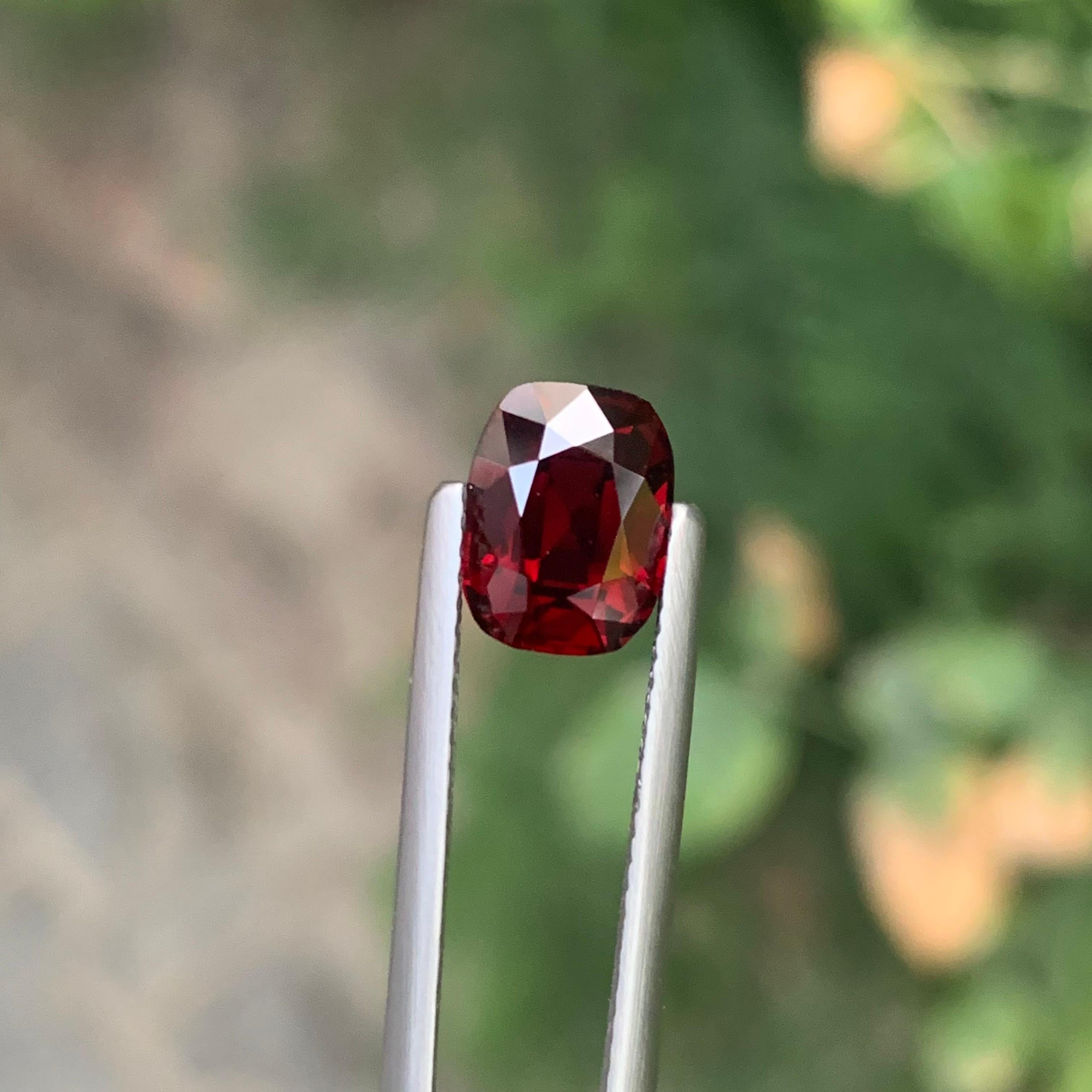 Gemma di taglio a cuscino di spinello rosso birmano naturale certificata IGA da 2,60 carati in vendita 6