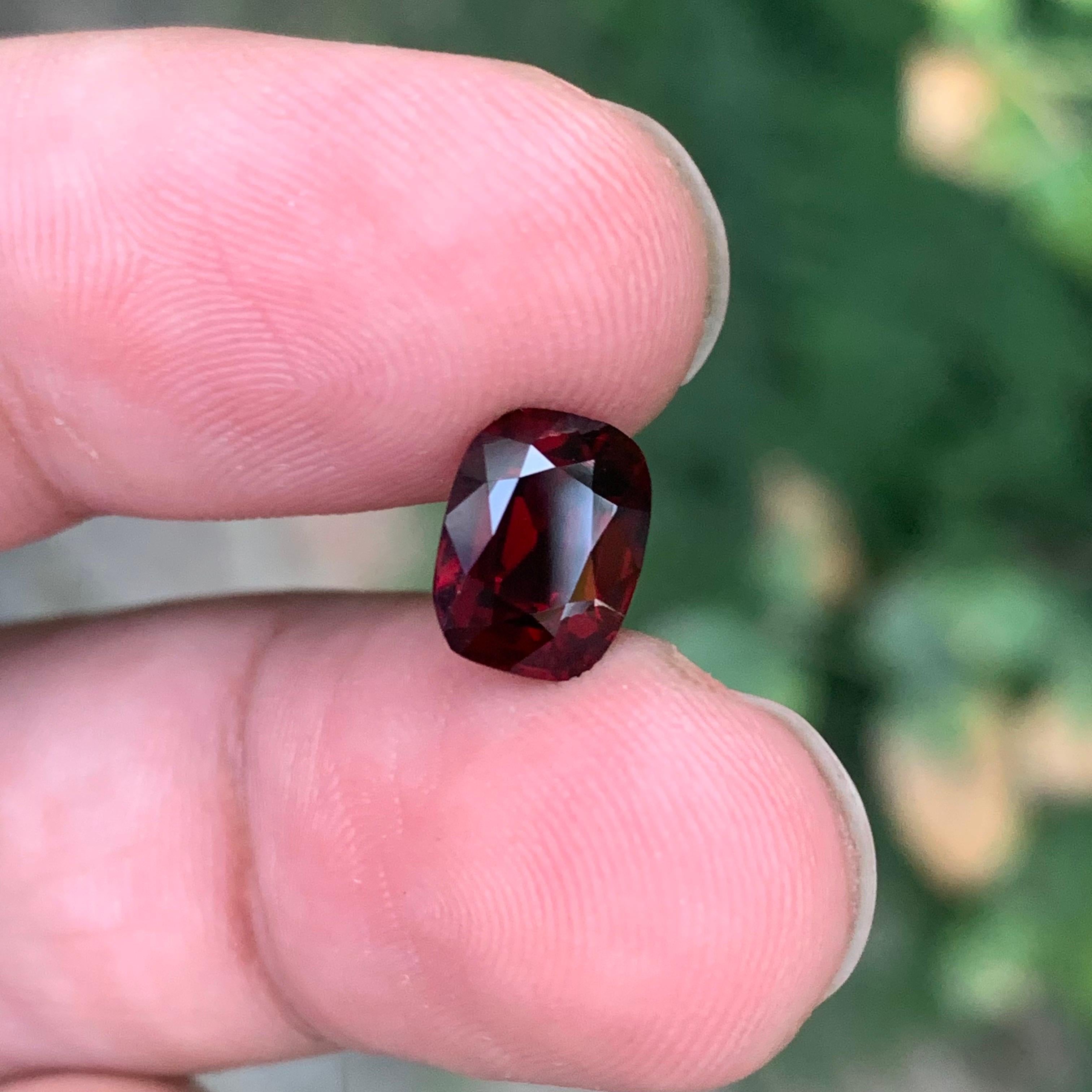 Gemma di taglio a cuscino di spinello rosso birmano naturale certificata IGA da 2,60 carati in vendita 7