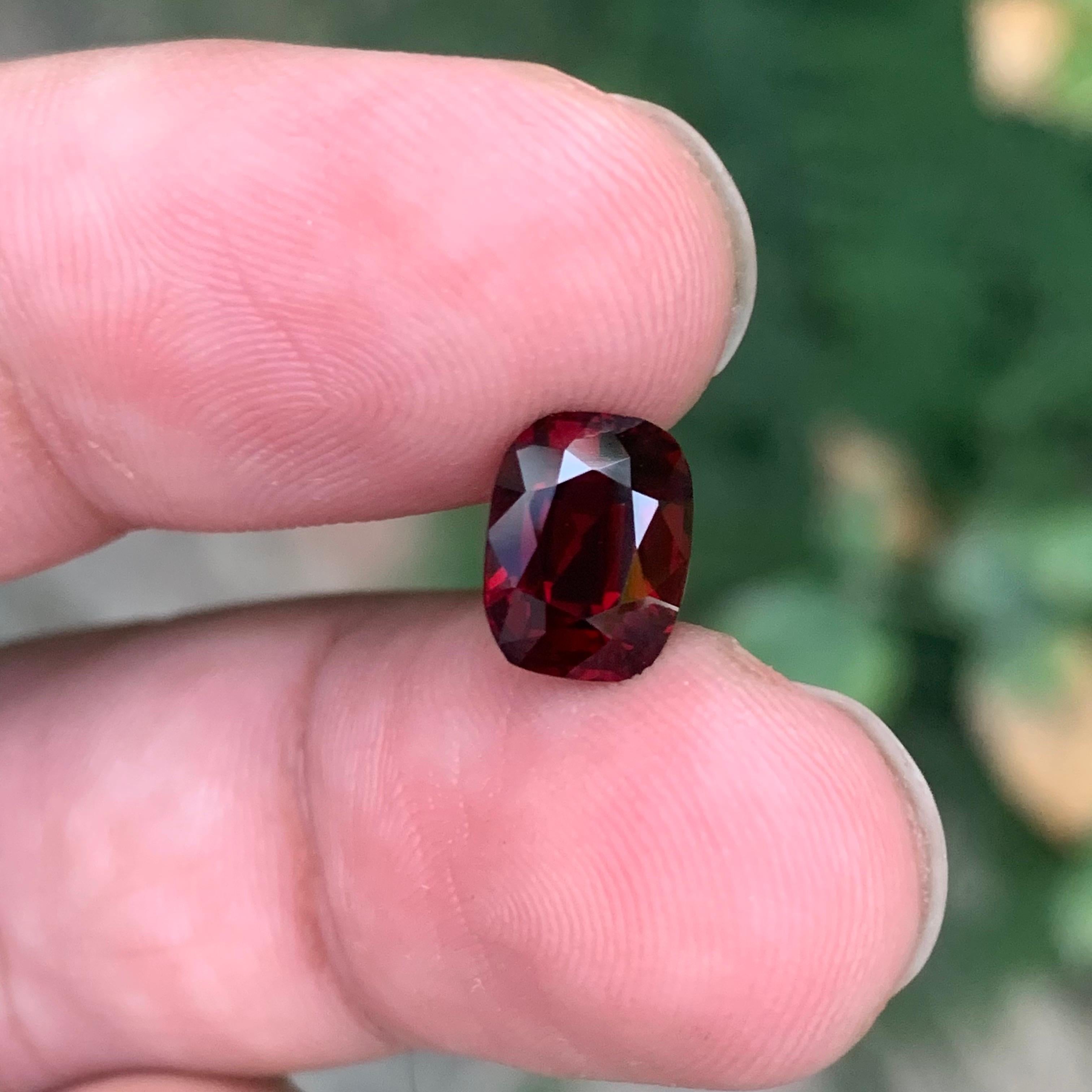 Gemma di taglio a cuscino di spinello rosso birmano naturale certificata IGA da 2,60 carati in vendita 8