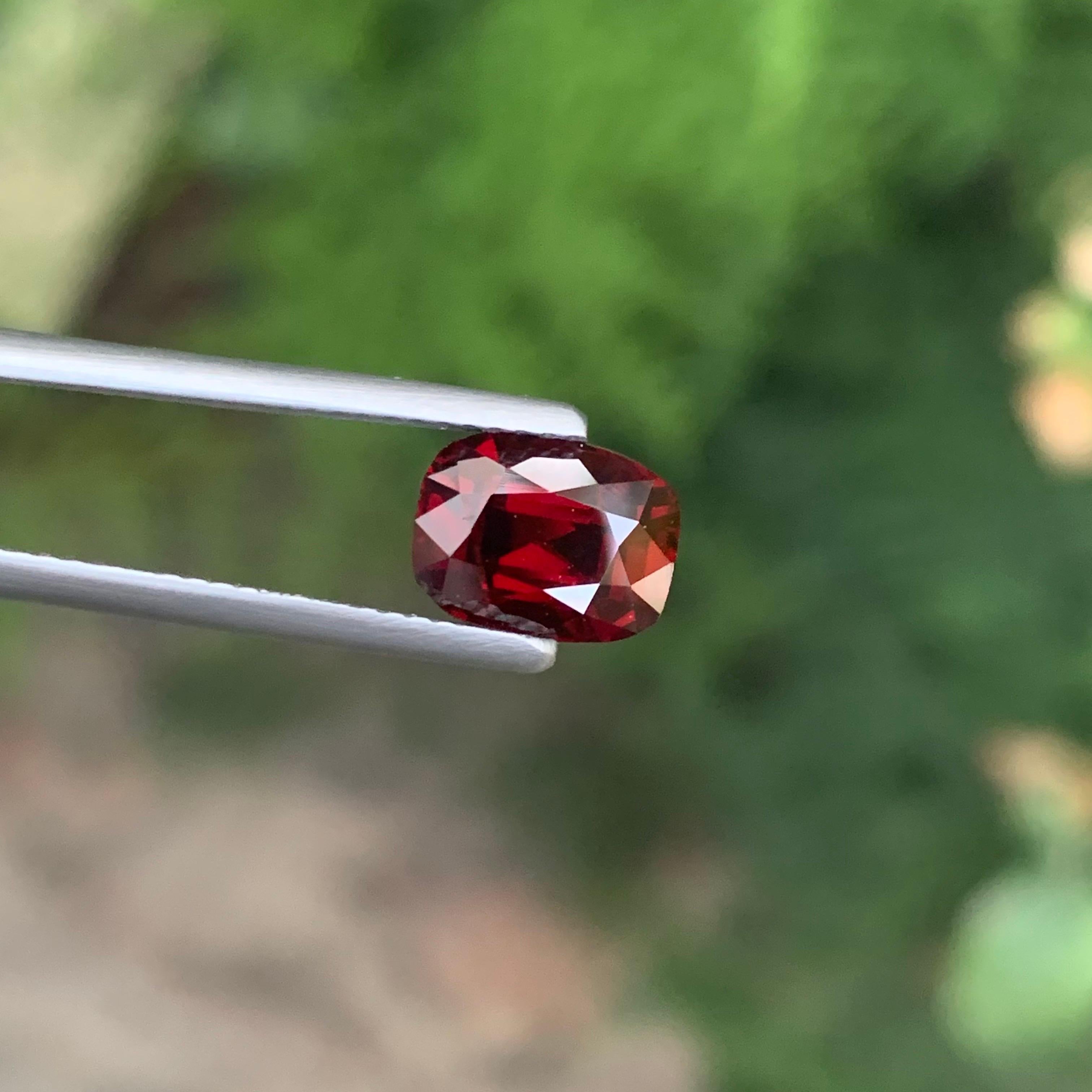 Gemma di taglio a cuscino di spinello rosso birmano naturale certificata IGA da 2,60 carati in vendita 9