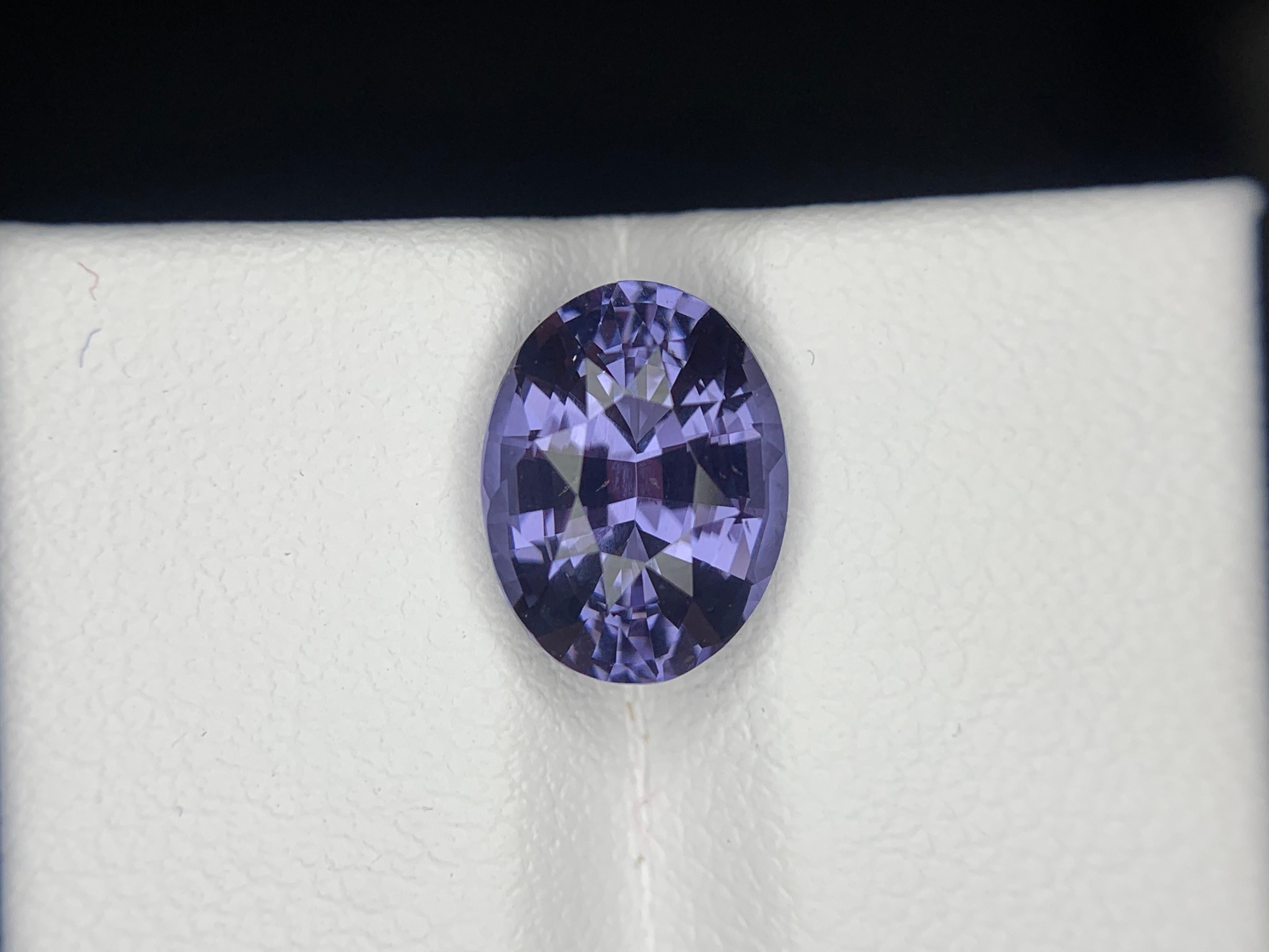 Gemma di taglio ovale di Spinello viola birmano sciolto naturale certificata IGA da 3,18 carati in vendita 4