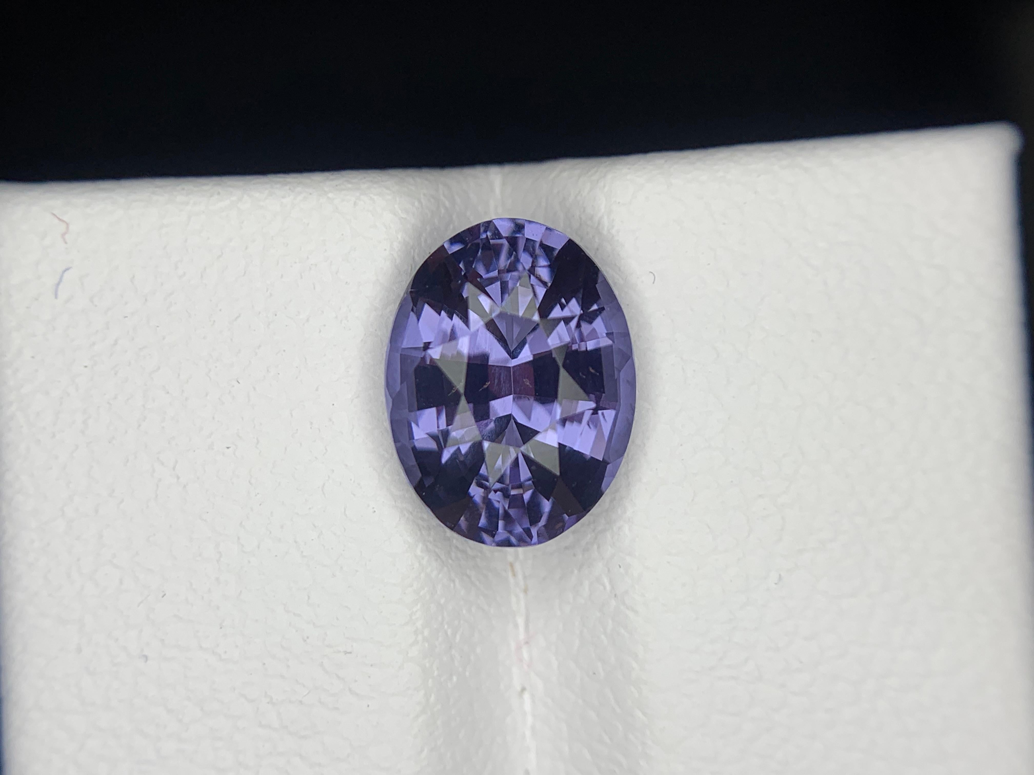 Gemma di taglio ovale di Spinello viola birmano sciolto naturale certificata IGA da 3,18 carati in vendita 9