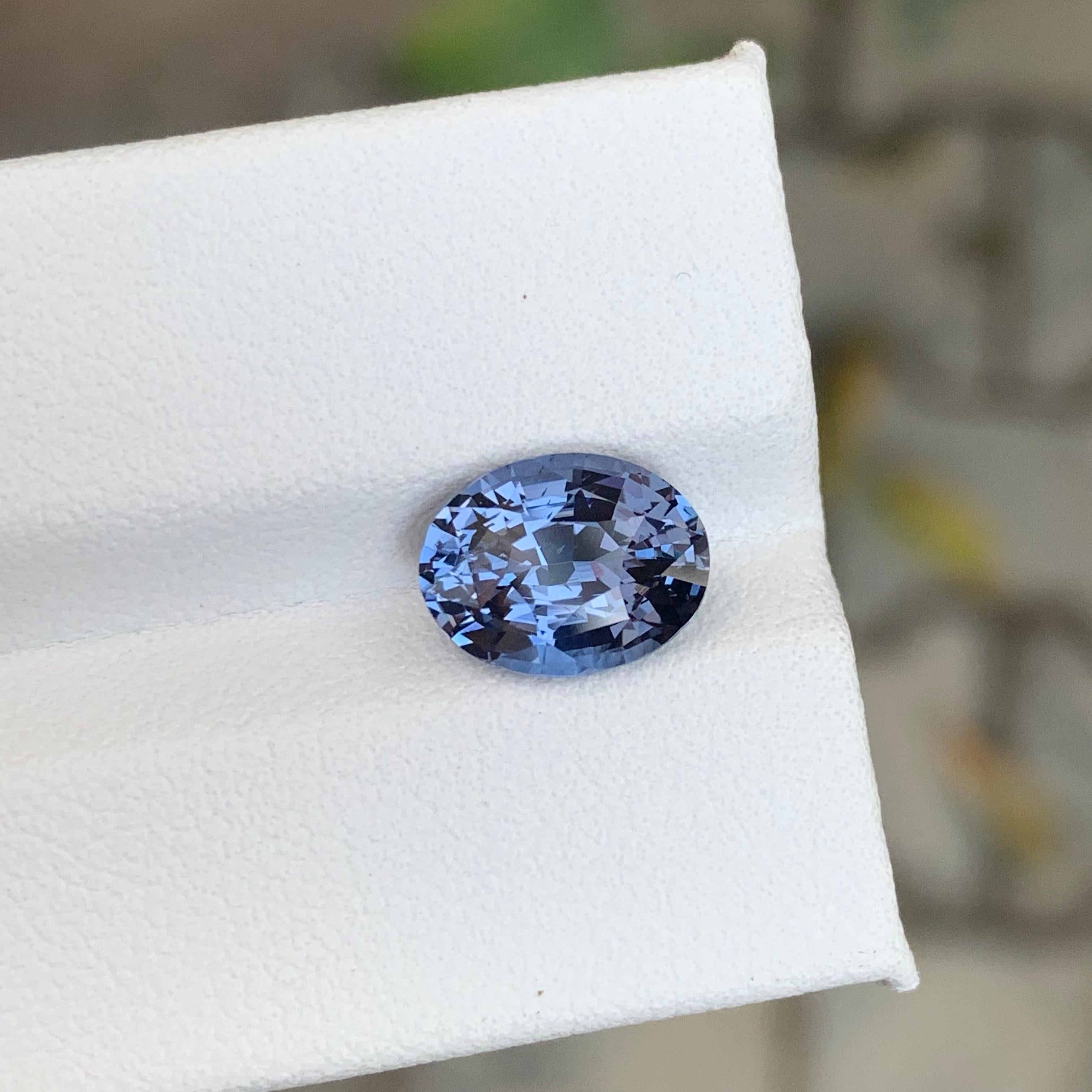 Spinello sfaccettato

Peso: 3,18 carati
Dimensioni: 7,69 x 10,12 x 5,66 mm
Colore : Viola 
Trattamento: Non
Origine: Birmania 
Forma : Ovale 
Certificato: Certificato IGA disponibile

Lo spinello è una gemma affascinante, apprezzata per i suoi