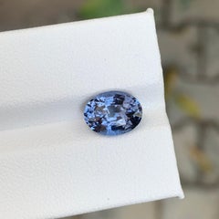 Gemma di taglio ovale di Spinello viola birmano sciolto naturale certificata IGA da 3,18 carati