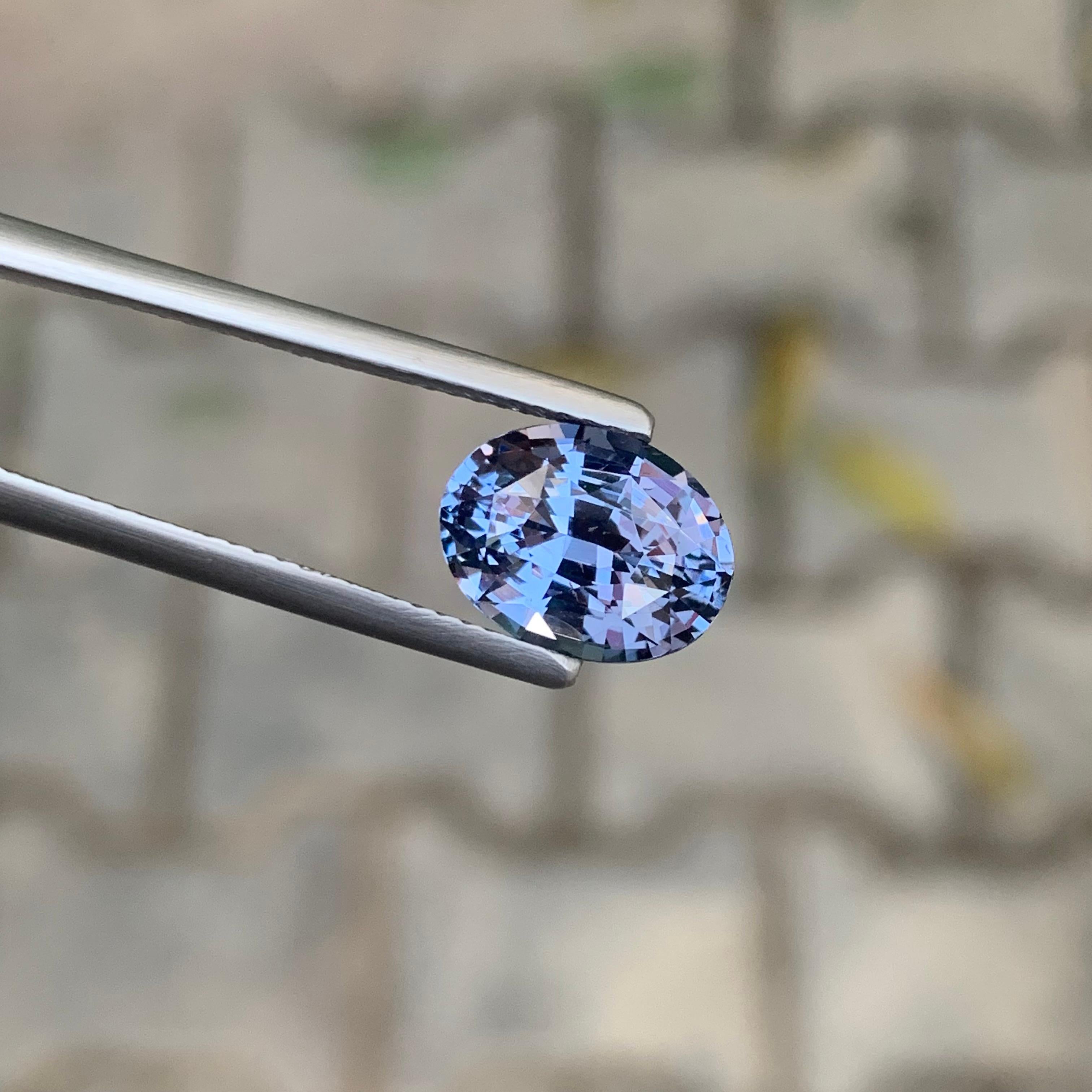 Gemma di taglio ovale di Spinello viola birmano sciolto naturale certificata IGA da 3,18 carati in vendita 2