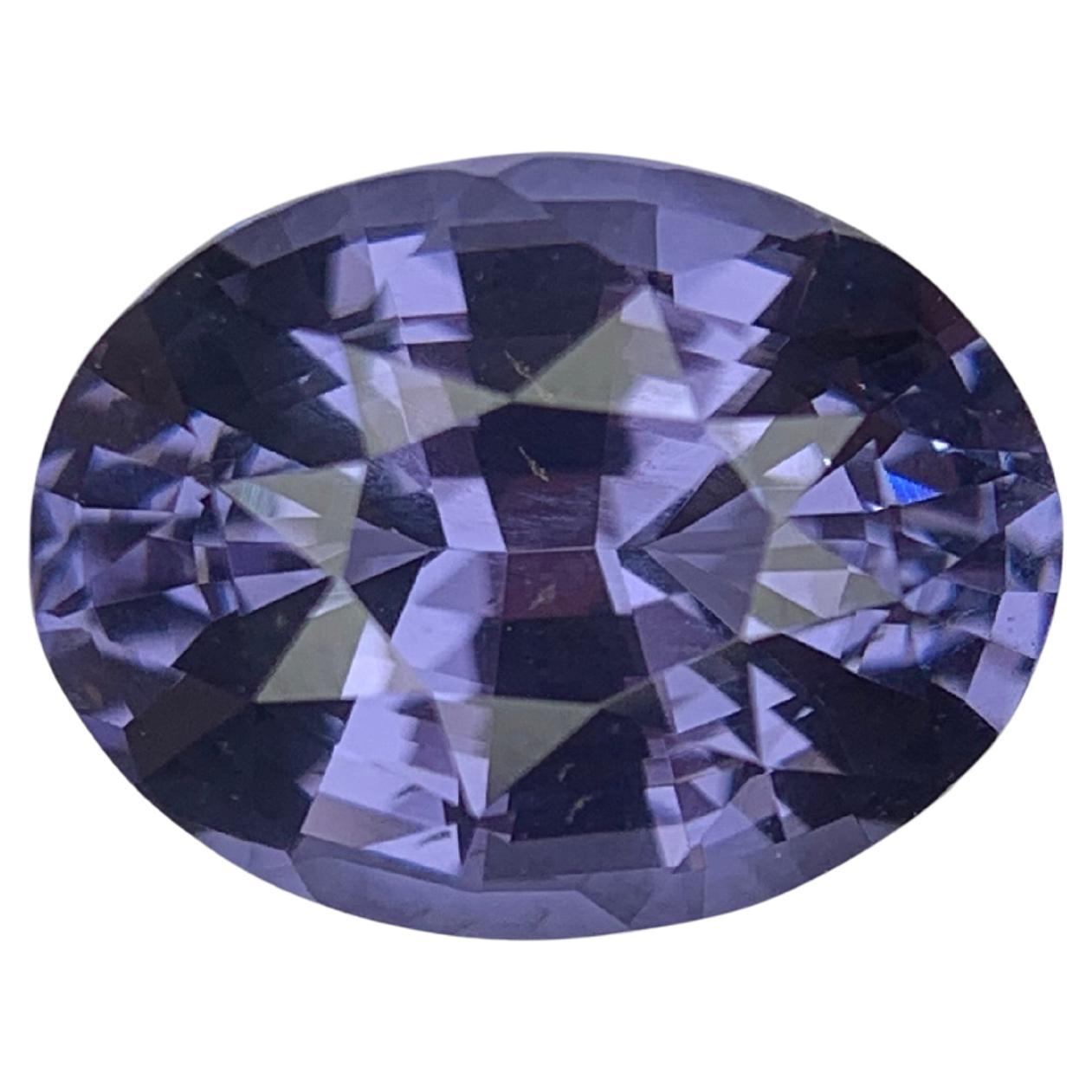 Gemma di taglio ovale di Spinello viola birmano sciolto naturale certificata IGA da 3,18 carati in vendita