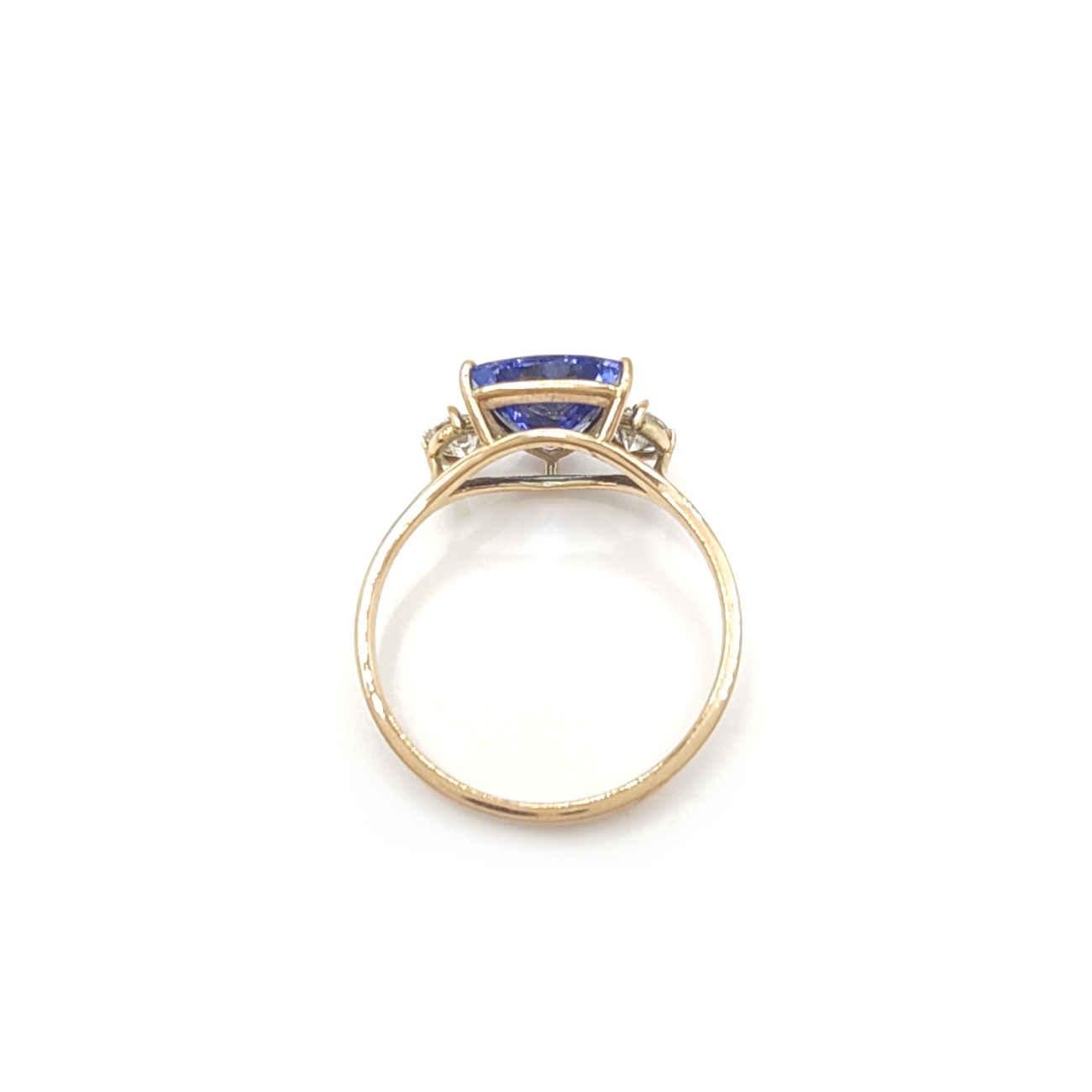 IGE Certified 1.9 Carat Tanzanite Diamonds Cocktail Ring  For Sale 2