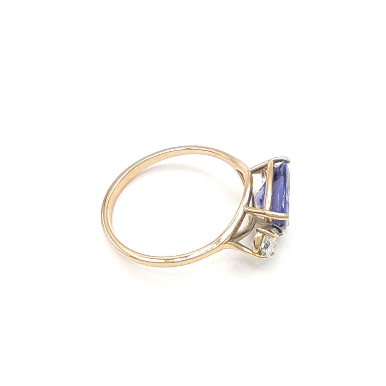 IGE Certified 1.9 Carat Tanzanite Diamonds Cocktail Ring  For Sale 3