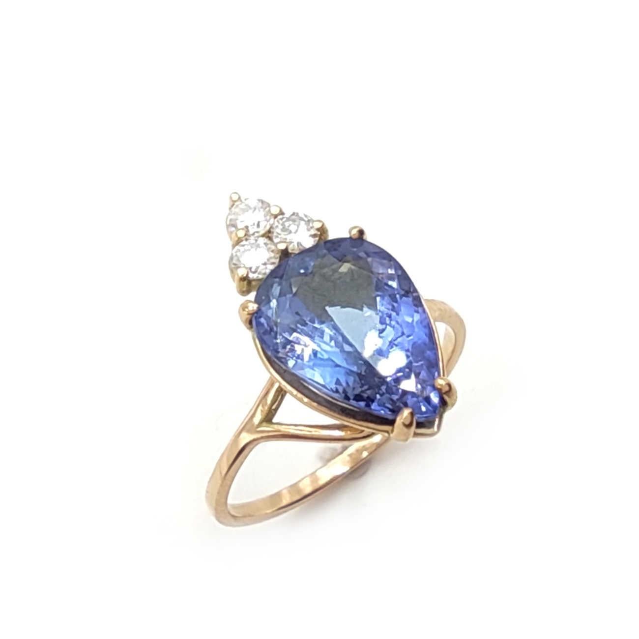 Genuine Certified Tanzanite Diamond Ring-Exquisite Jewelry for Everyday Elegance For Sale 2