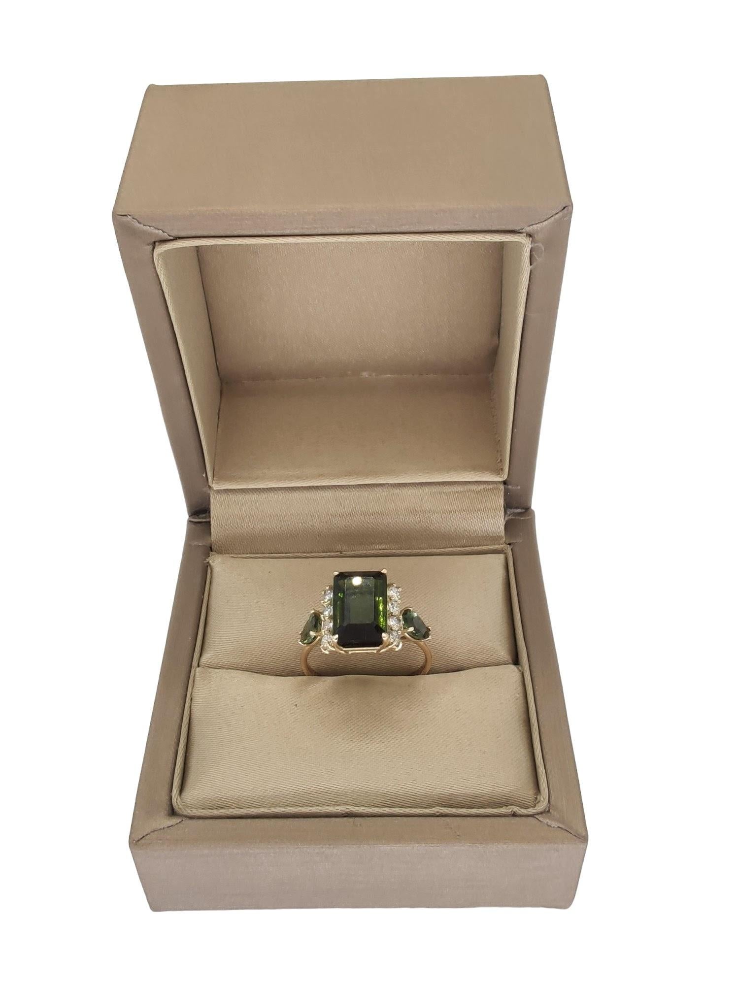 Bague en or 14 carats avec tourmaline verte de 5,88 carats certifiée IGE et diamants en vente 2