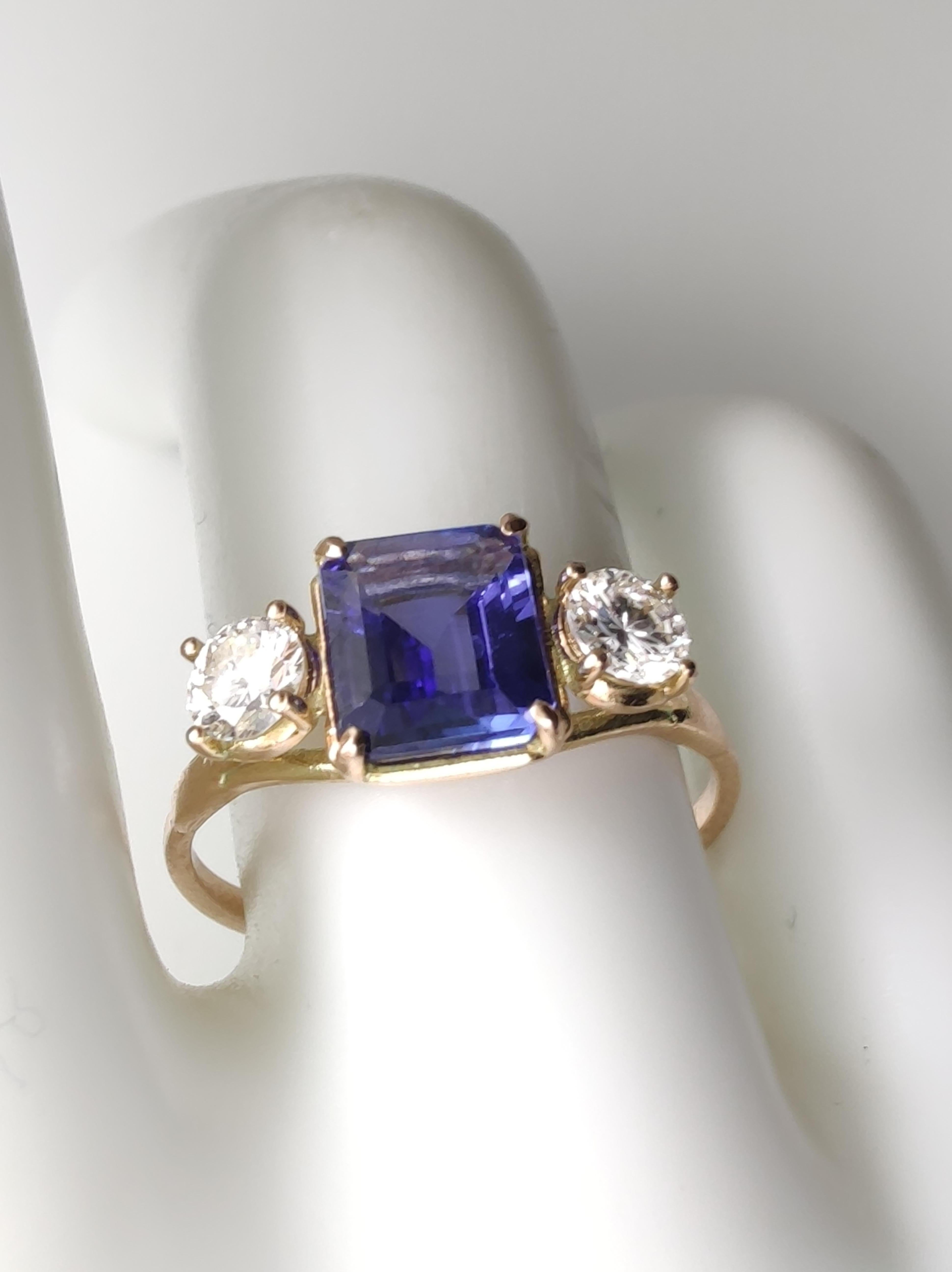 Certificado IGE  tres piedras  Anillo de diamantes de tanzanita natural de 1,36 quilates y oro de 14 quilates en Nuevo estado para la venta en Sant Josep de sa Talaia, IB