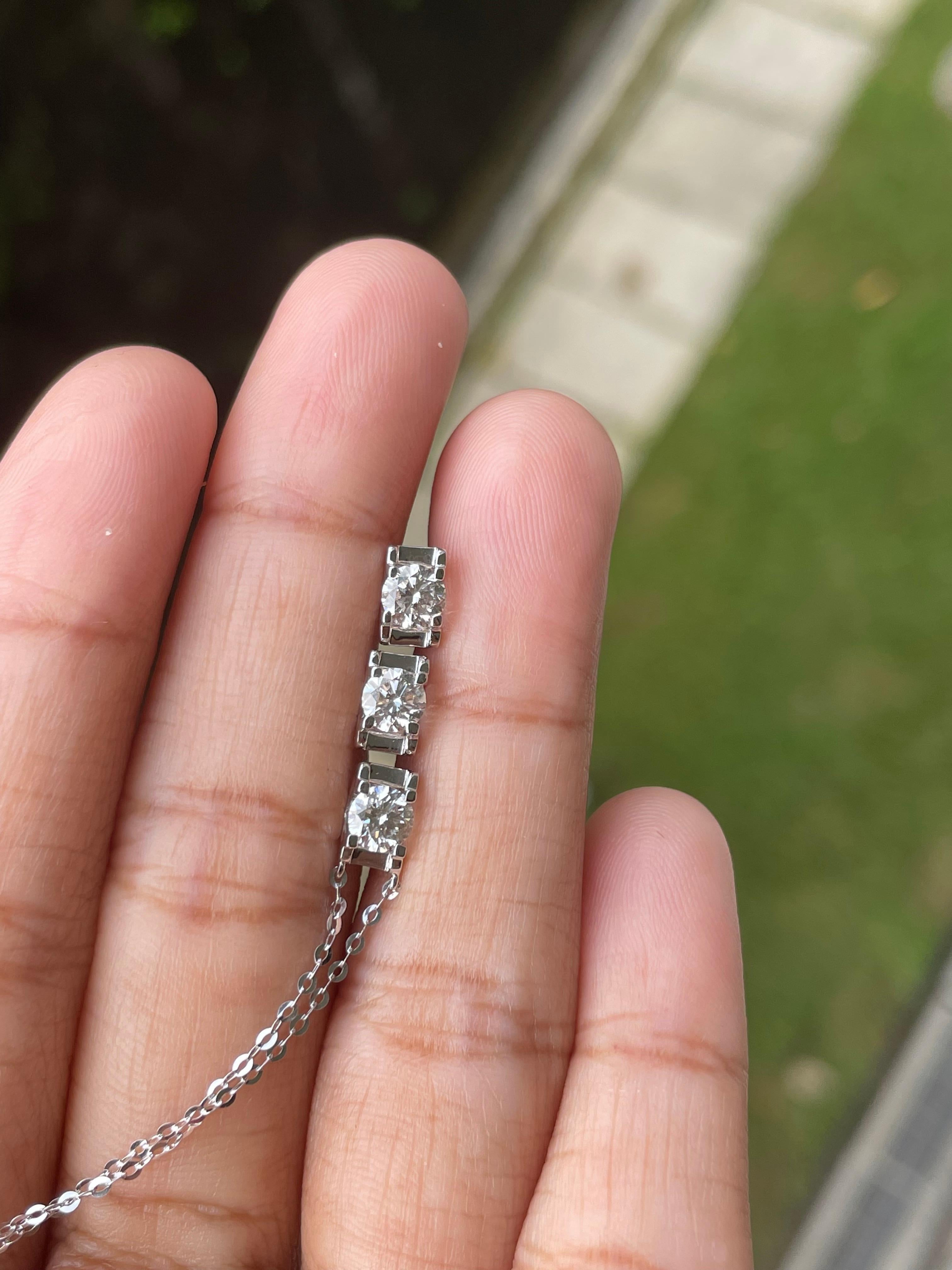 Taglio rotondo Collana con diamanti naturali IGI da 0,32 carati in oro 18 carati in vendita