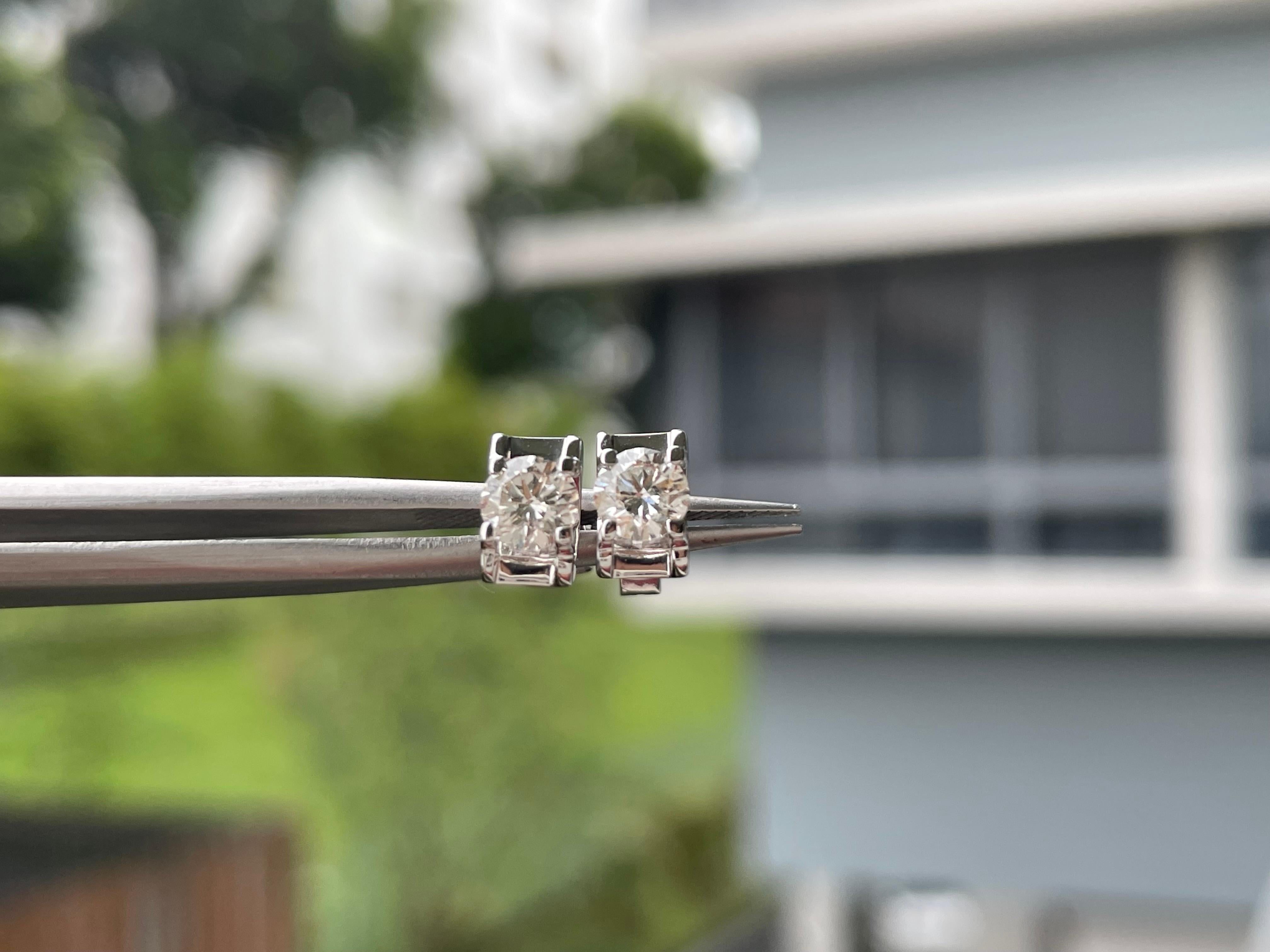 Orecchino con diamante naturale IGI da 0,61 carati in oro massiccio 18 carati in vendita 4