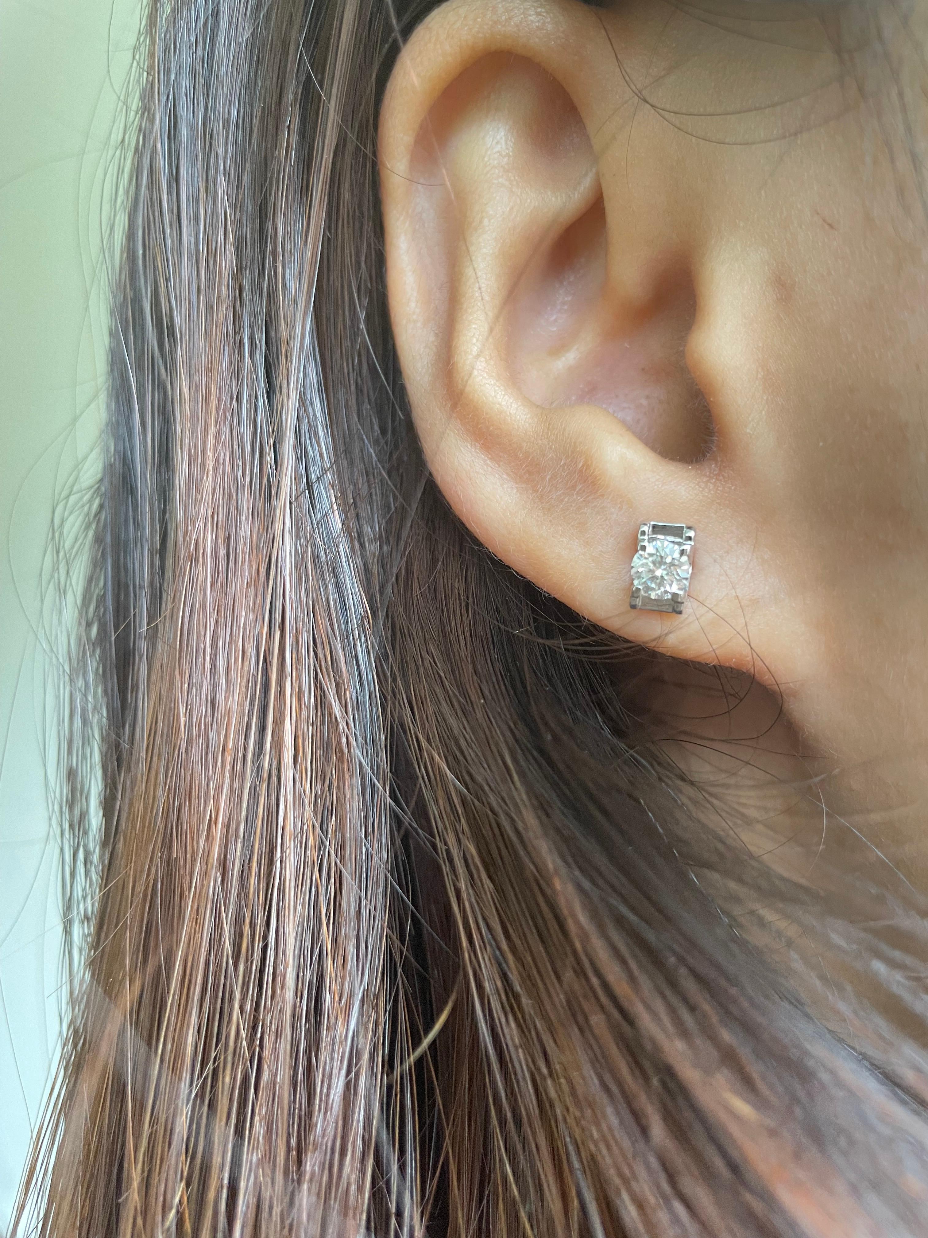 Donna Orecchino con diamante naturale IGI da 0,61 carati in oro massiccio 18 carati in vendita