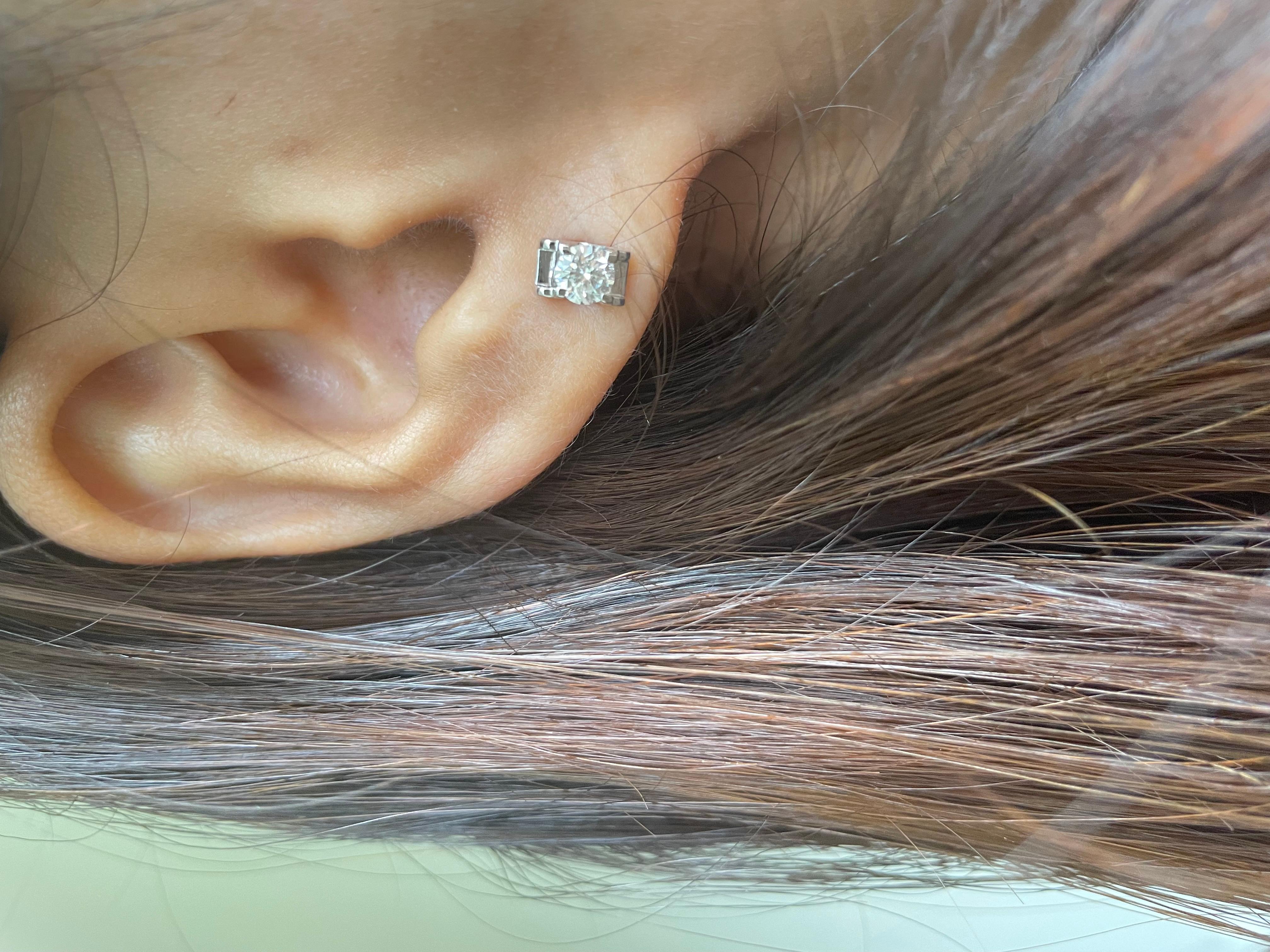 Orecchino con diamante naturale IGI da 0,61 carati in oro massiccio 18 carati In condizioni Nuovo in vendita a Singapore, SG