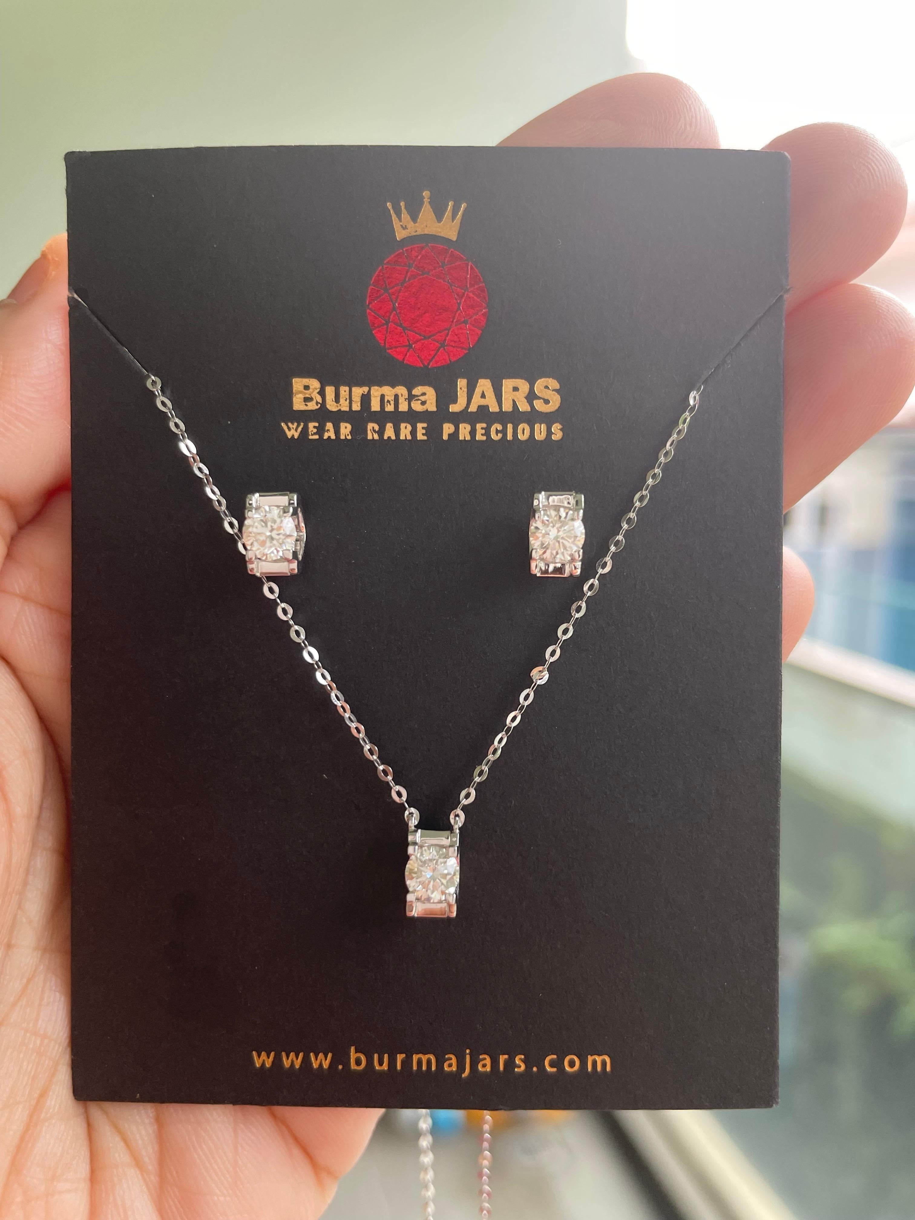 Orecchino con diamante naturale IGI da 0,61 carati in oro massiccio 18 carati in vendita 1