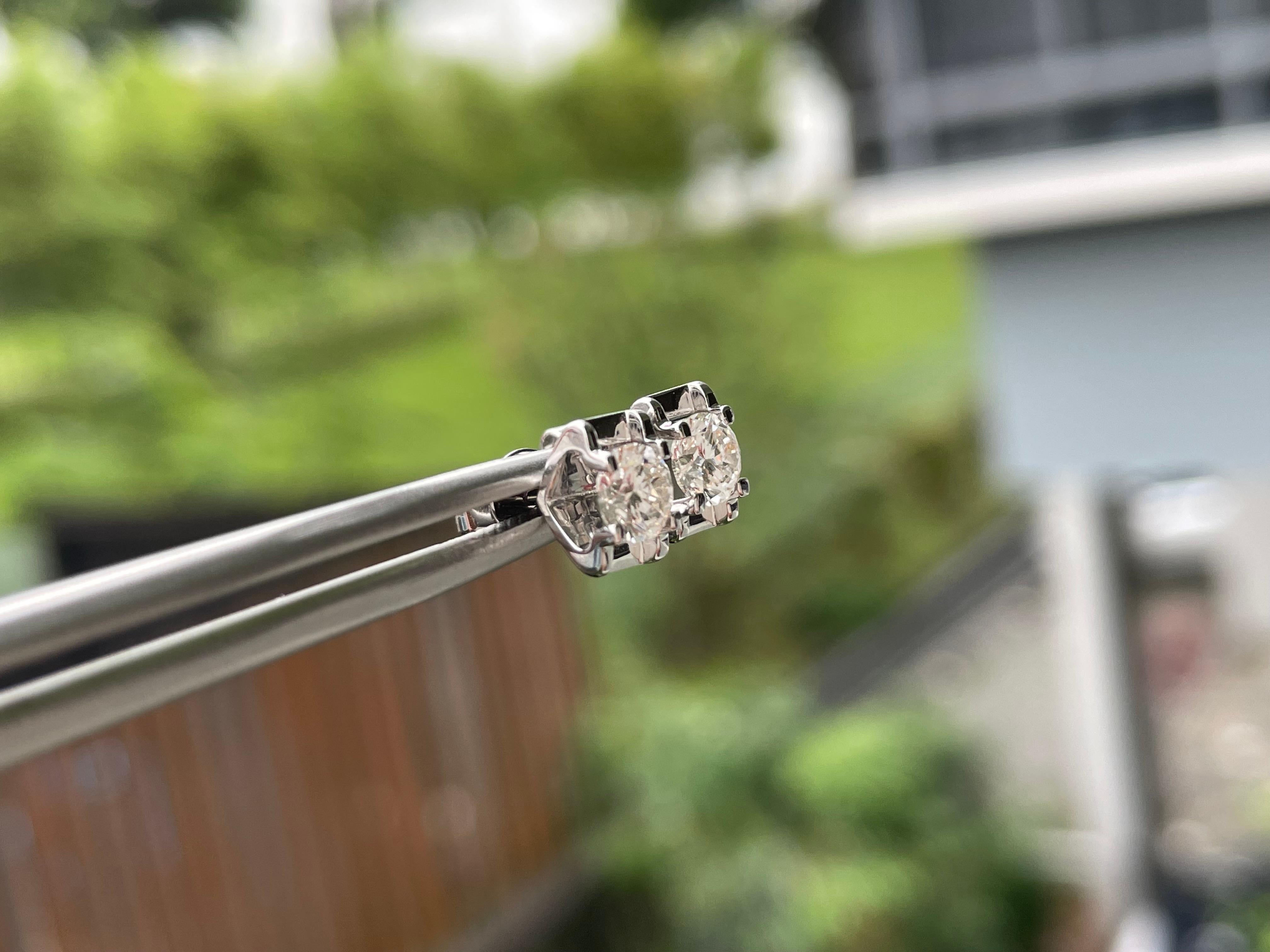 Orecchino con diamante naturale IGI da 0,61 carati in oro massiccio 18 carati in vendita 3