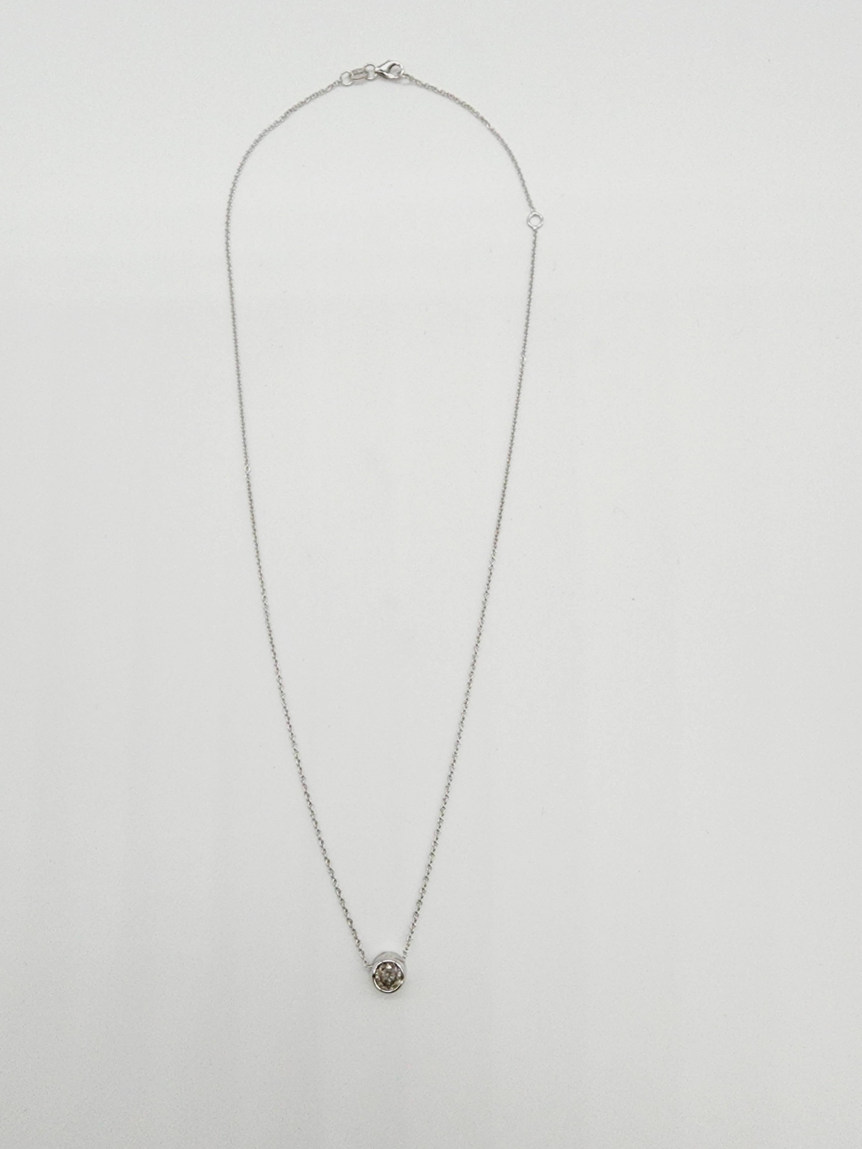 Gorgeous Diamant-Anhänger 0,97 ct IGI runden natürlichen bräunlich grau Brillanten. in 14k Weißgold Halo Anhänger gesetzt. Kette misst 18 Zoll. leicht einstellbar auf 16 Zoll mit dem beigefügten zusätzlichen Schleife.
