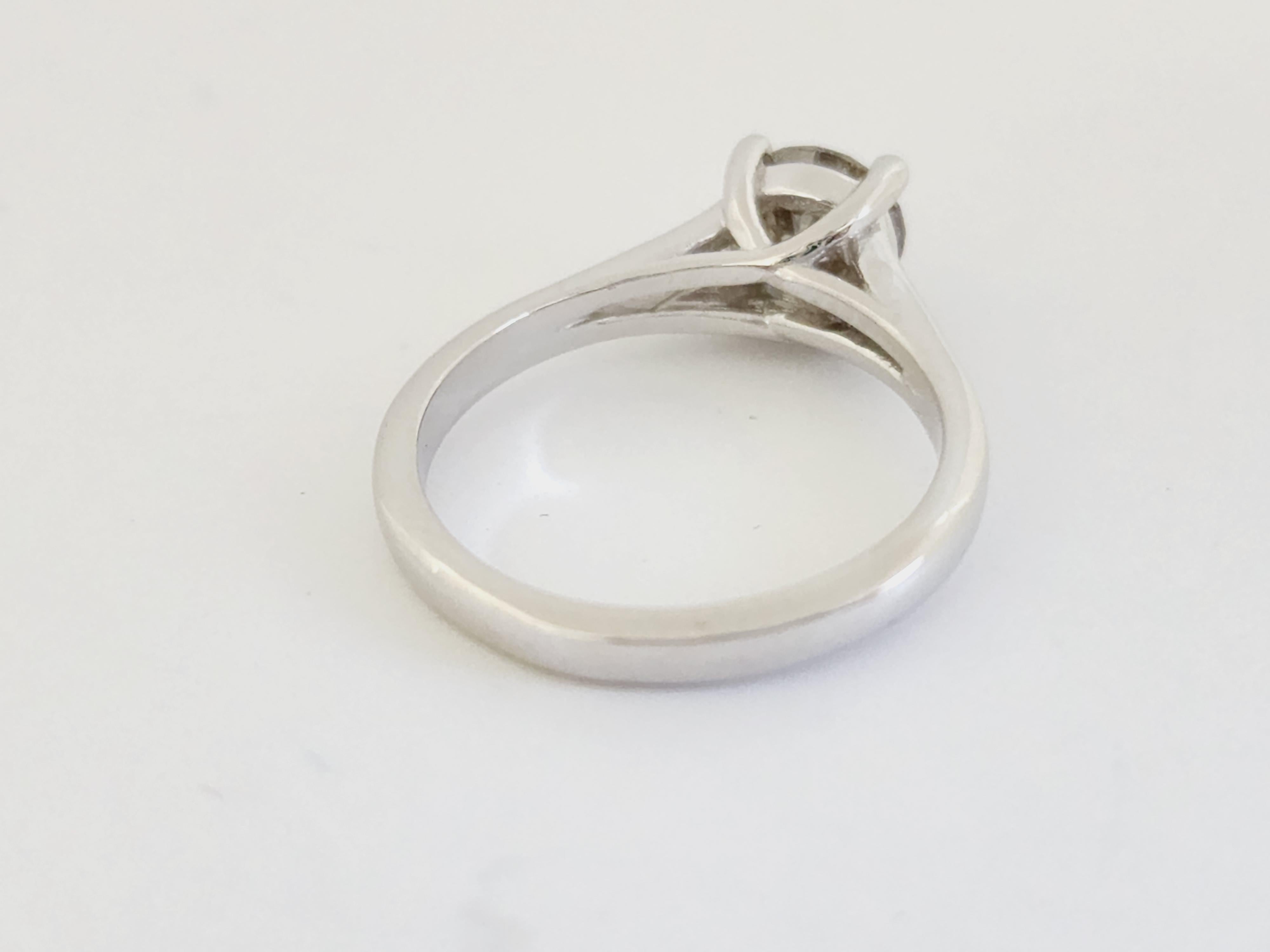 Women's IGI 1.01 Carat Natural Round Diamond Ring 14 Karat White Gold For Sale