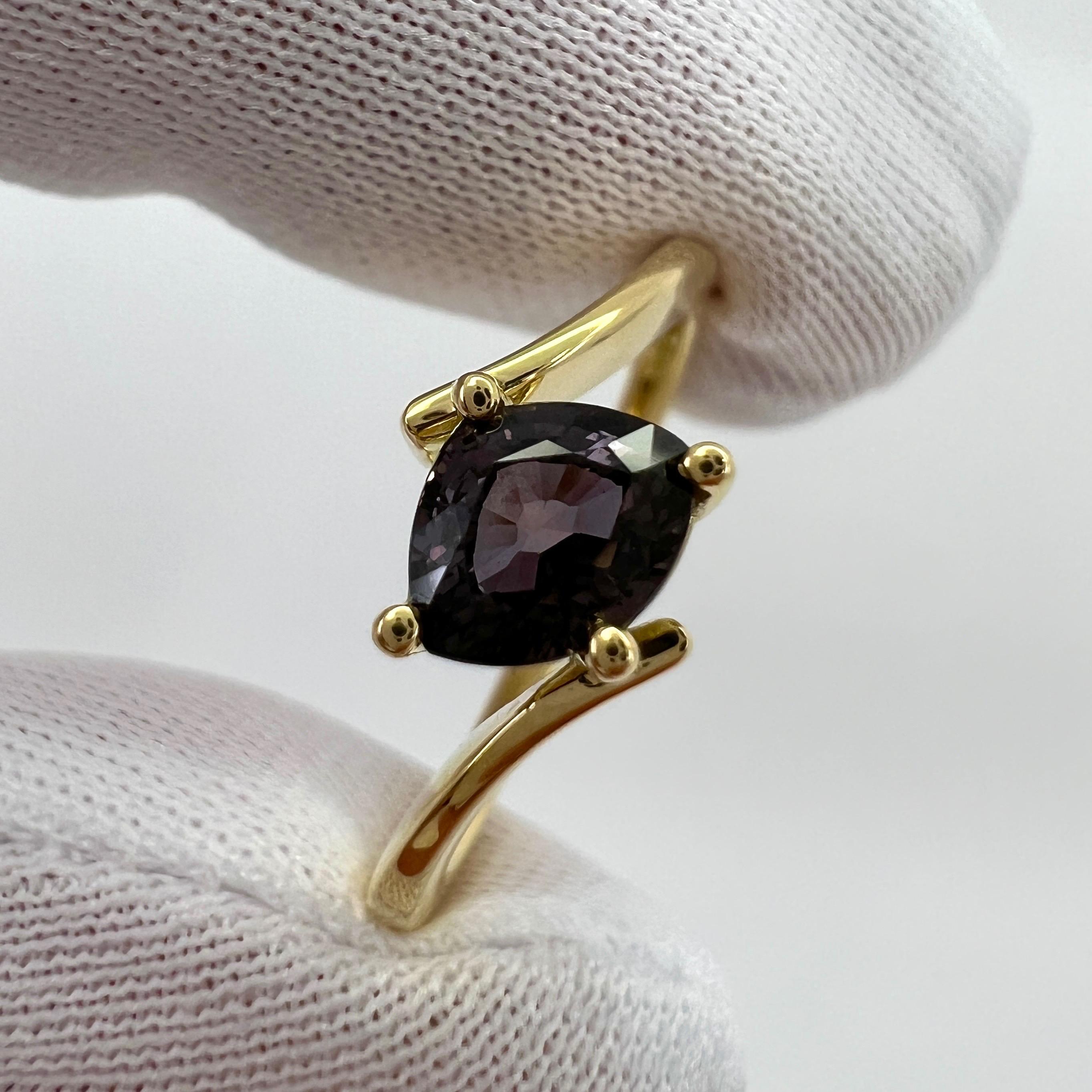 IGI 1,07 Karat Farbwechsel Saphir Rosa Blau Lila Dreieck geschnitten 18k Gold Ring (Trillionschliff) im Angebot