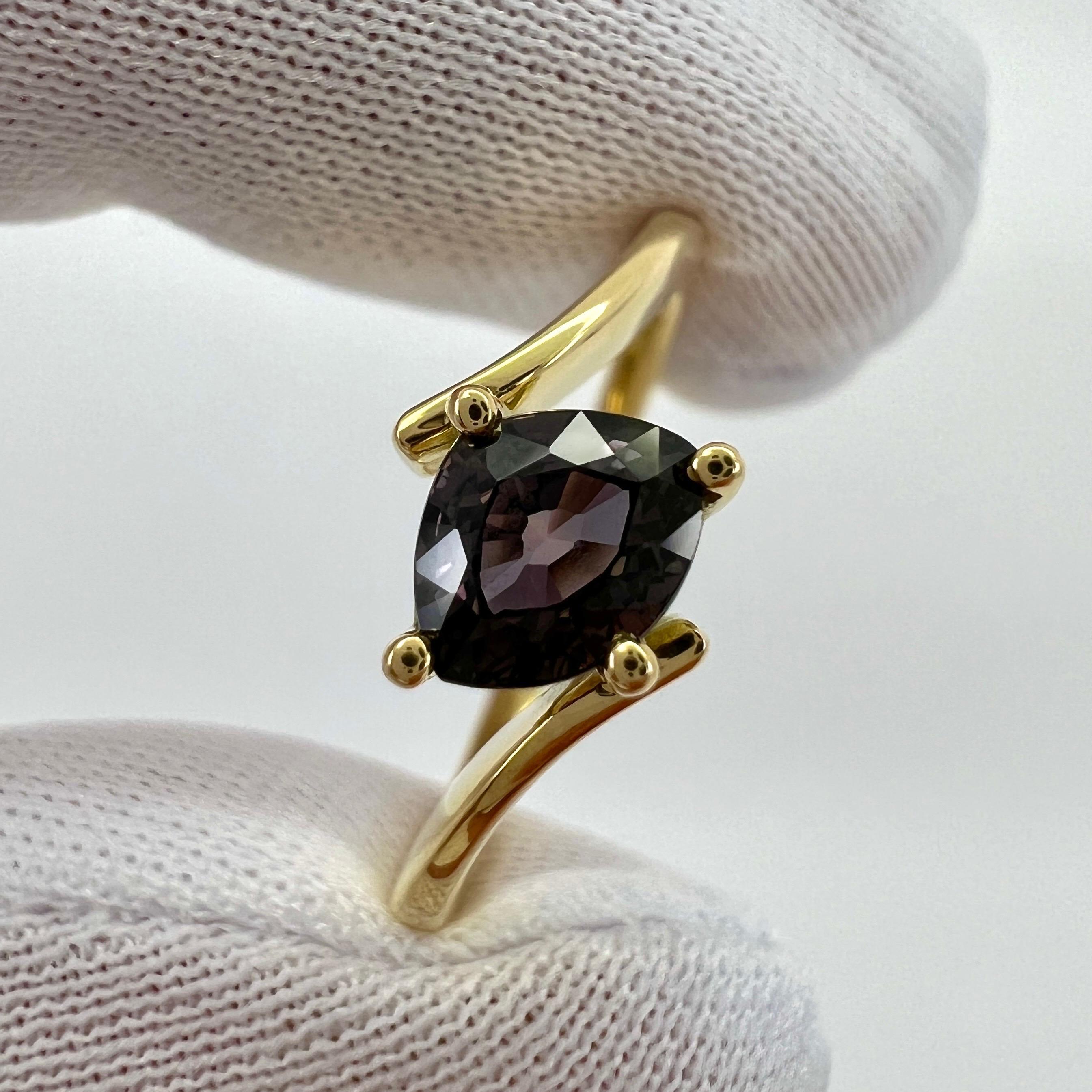 IGI 1,07 Karat Farbwechsel Saphir Rosa Blau Lila Dreieck geschnitten 18k Gold Ring im Angebot 2